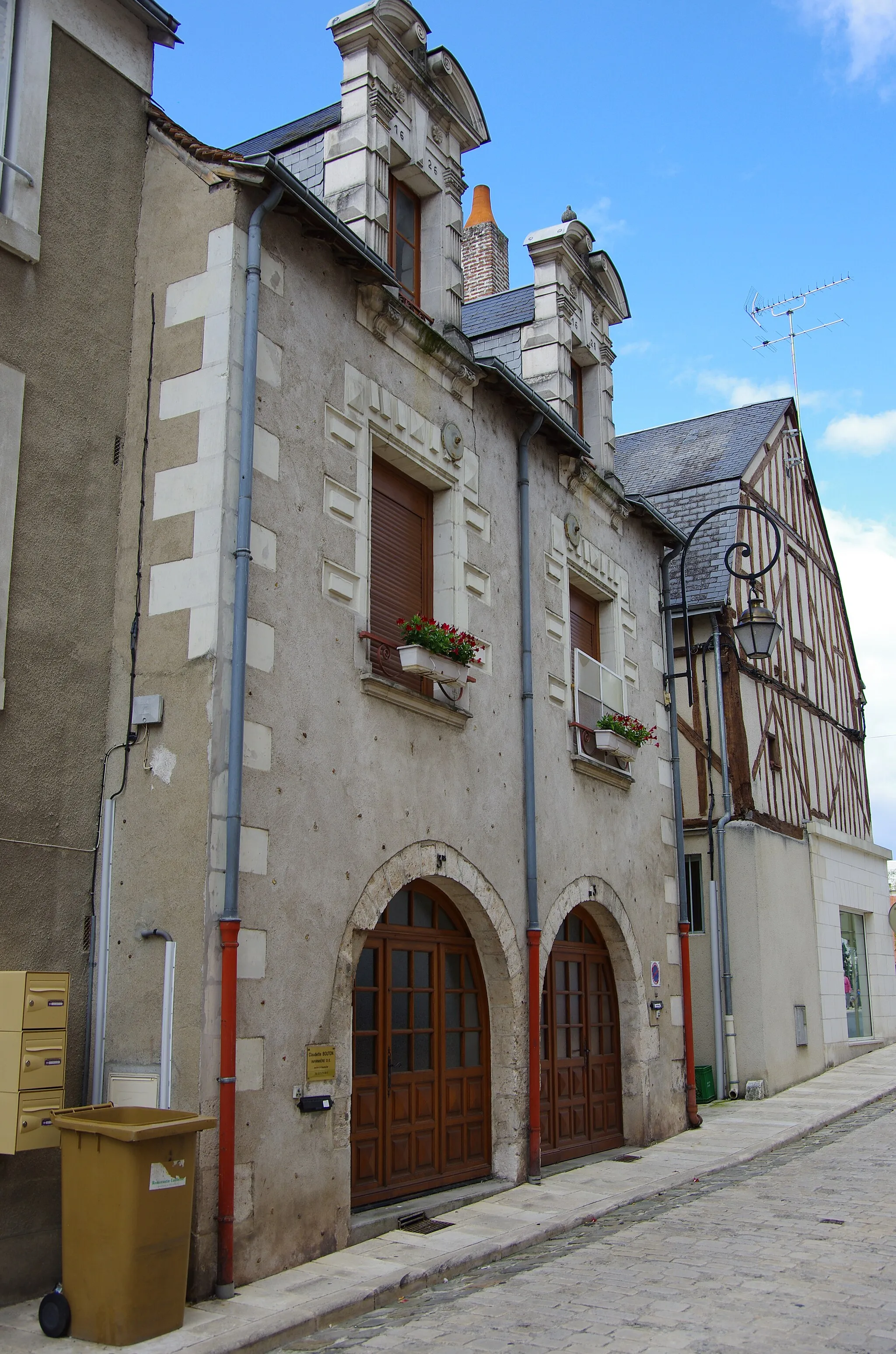 Photo showing: This building is inscrit au titre des monuments historiques de la France. It is indexed in the base Mérimée, a database of architectural heritage maintained by the French Ministry of Culture, under the reference PA00098555 .
