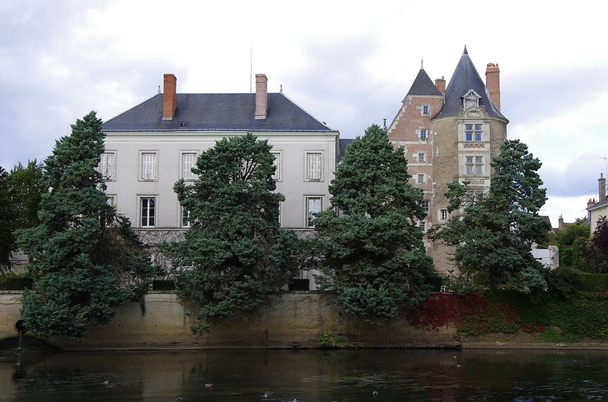 Photo showing: This building is classé au titre des monuments historiques de la France. It is indexed in the base Mérimée, a database of architectural heritage maintained by the French Ministry of Culture, under the reference PA00098558 .