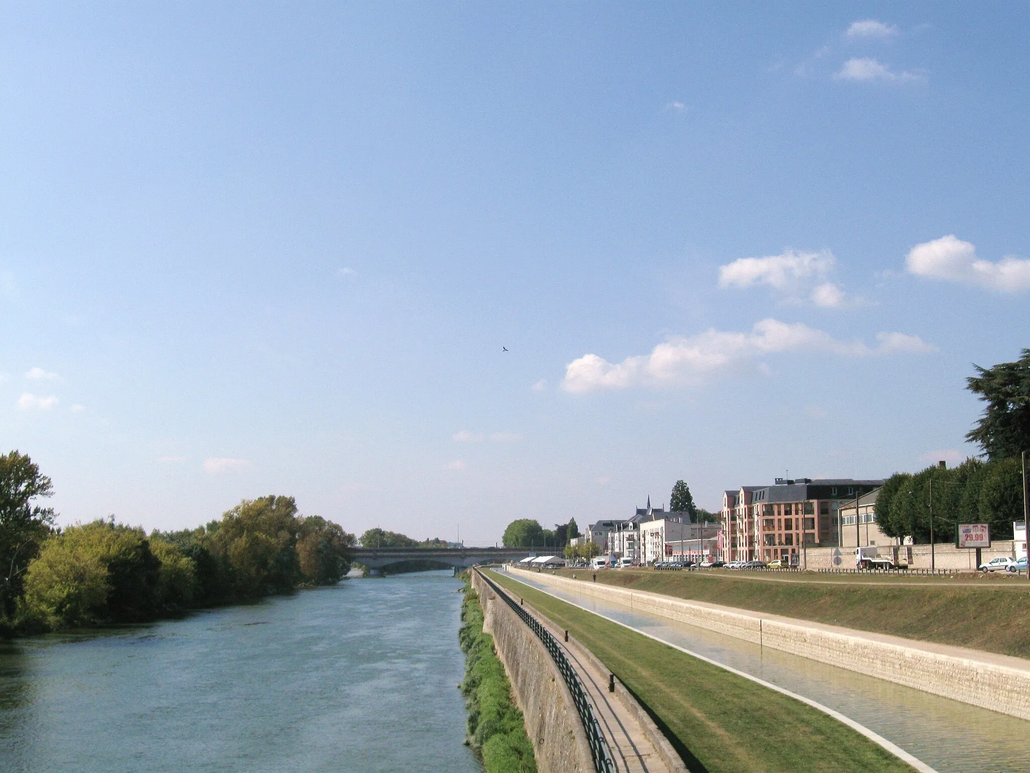 Photo showing: Loire et canal d'Orléans près du Cabinet Vert, Orléans, Loiret, France