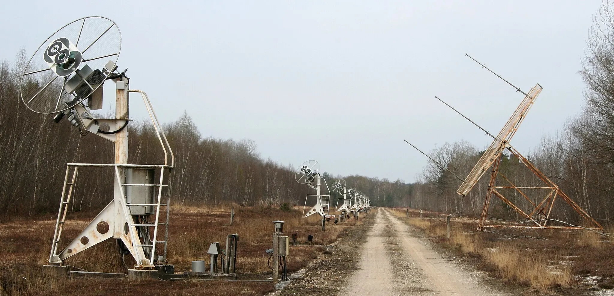 Photo showing: Ligne Ouest du radiohéliographe de Nançay (France)