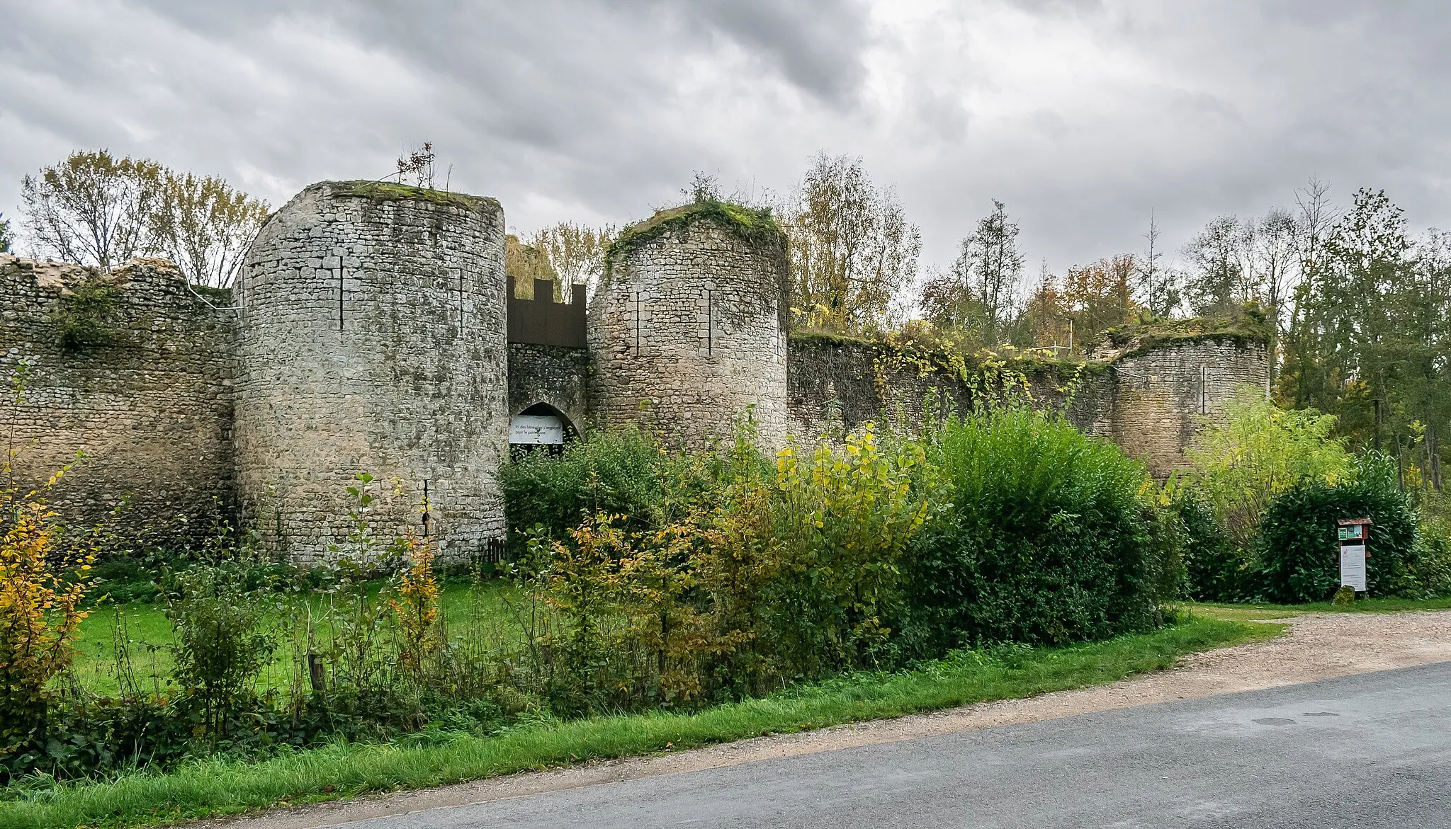 Photo showing: This building is inscrit au titre des monuments historiques de la France. It is indexed in the base Mérimée, a database of architectural heritage maintained by the French Ministry of Culture, under the reference PA00098766 .