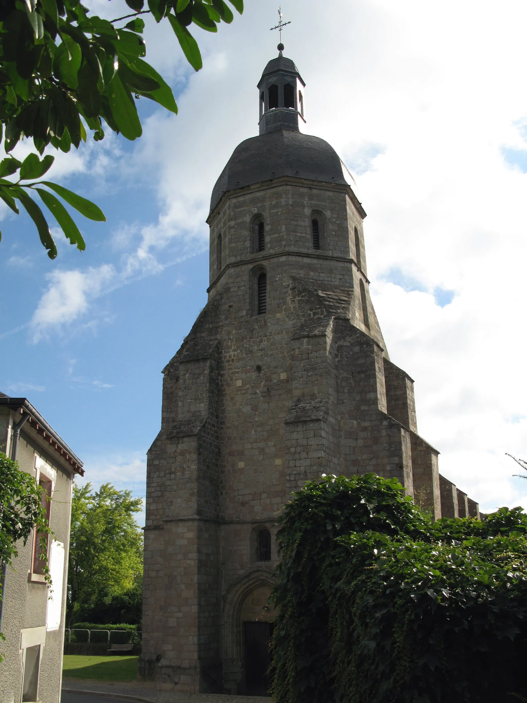 Photo showing: Aigurande (Indre, France) -
L'église..
.