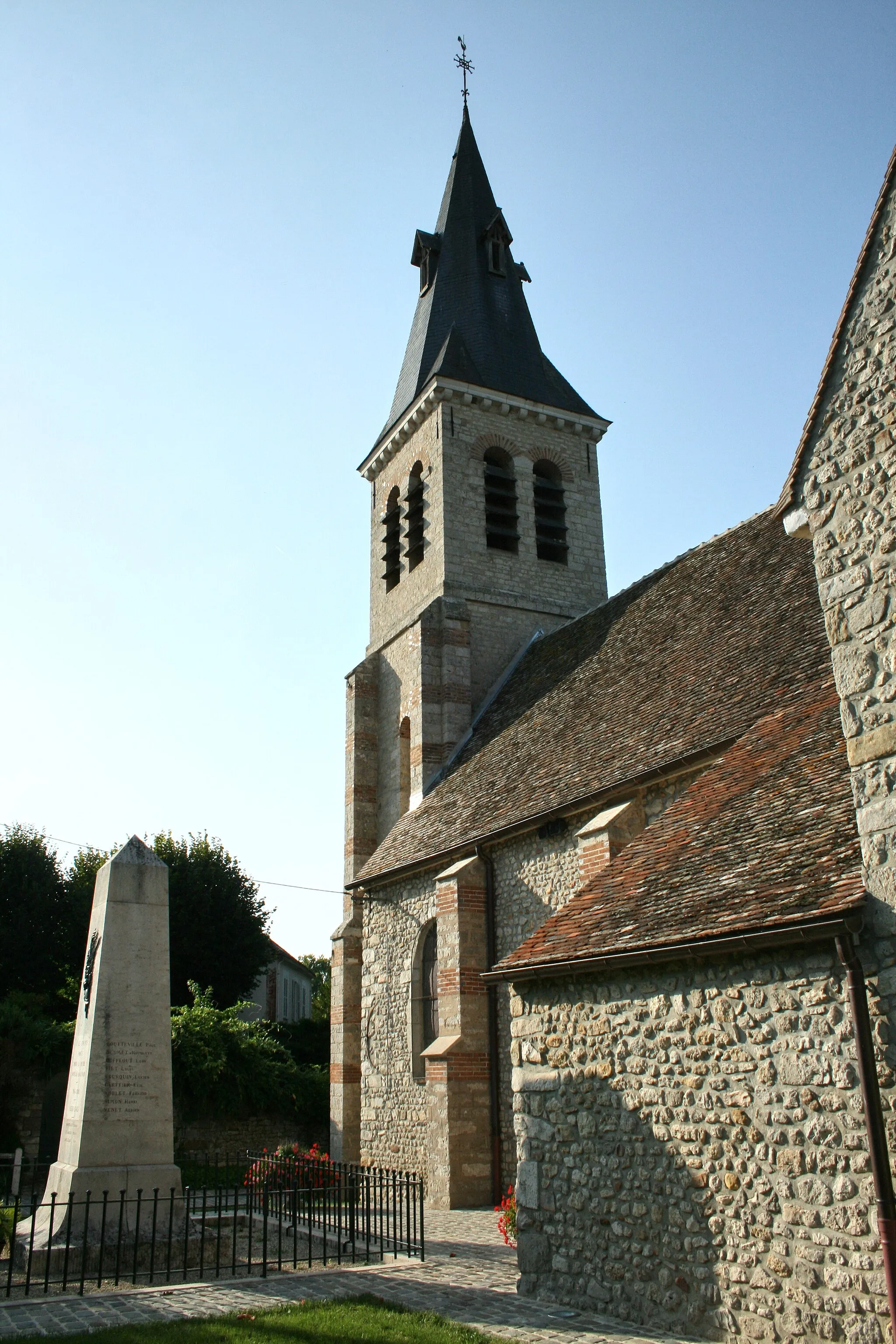 Photo showing: L'église de Nanteau-sur-Lunain, en Seine et Marne. France.