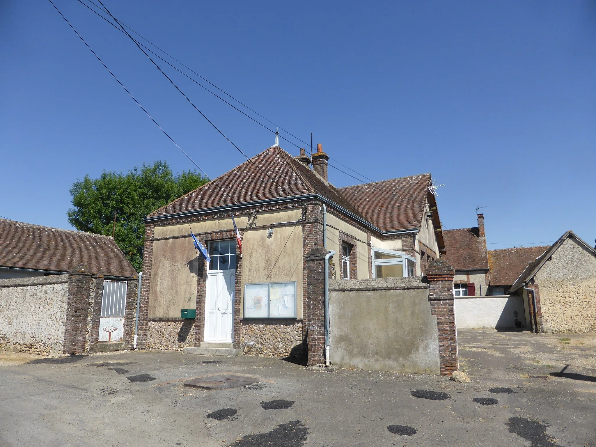 Photo showing: Mairie d'Ardelles, en Eure-et-Loir.