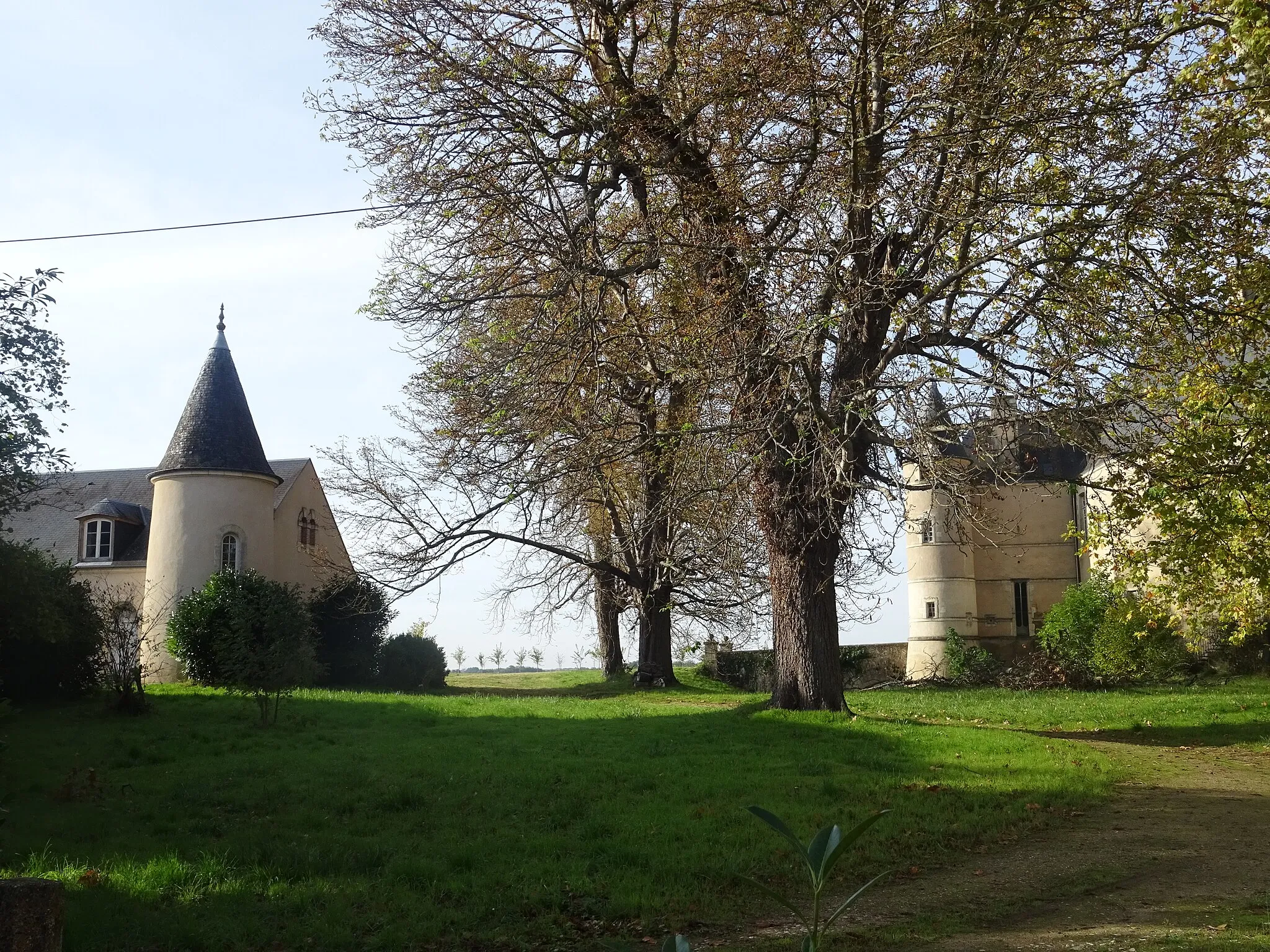 Photo showing: This building is indexed in the base Mérimée, a database of architectural heritage maintained by the French Ministry of Culture, under the reference PA00096768 .