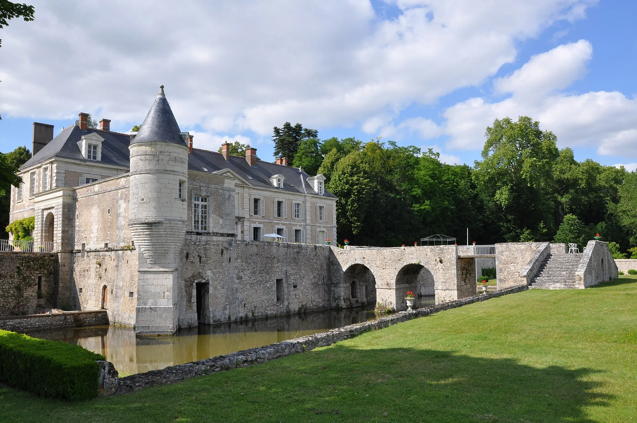 Photo showing: Chateau de Saint Denis sur Loire
