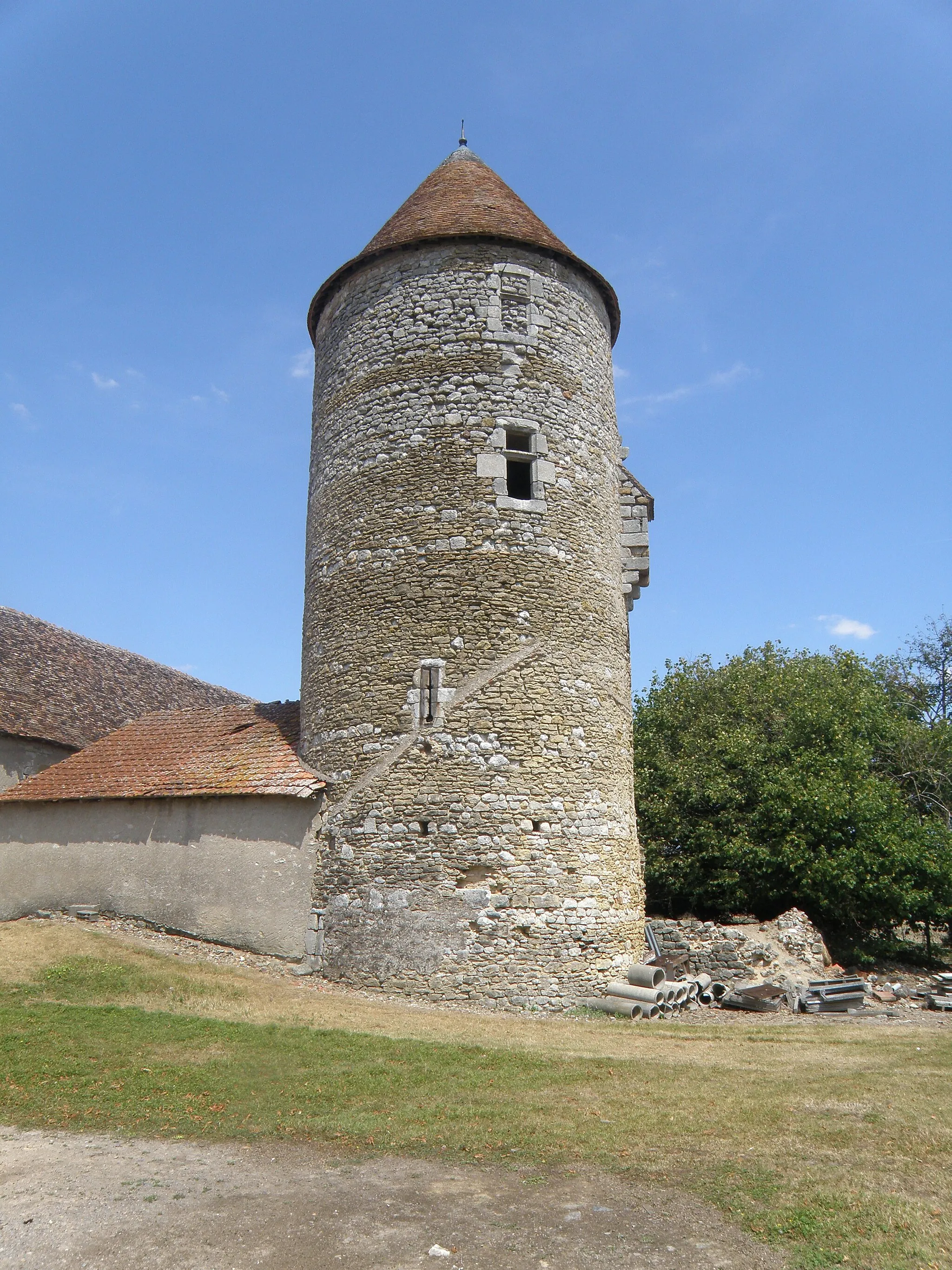 Photo showing: Vicq-Exemplet. Tour de la fortification du Bois l'Abbé