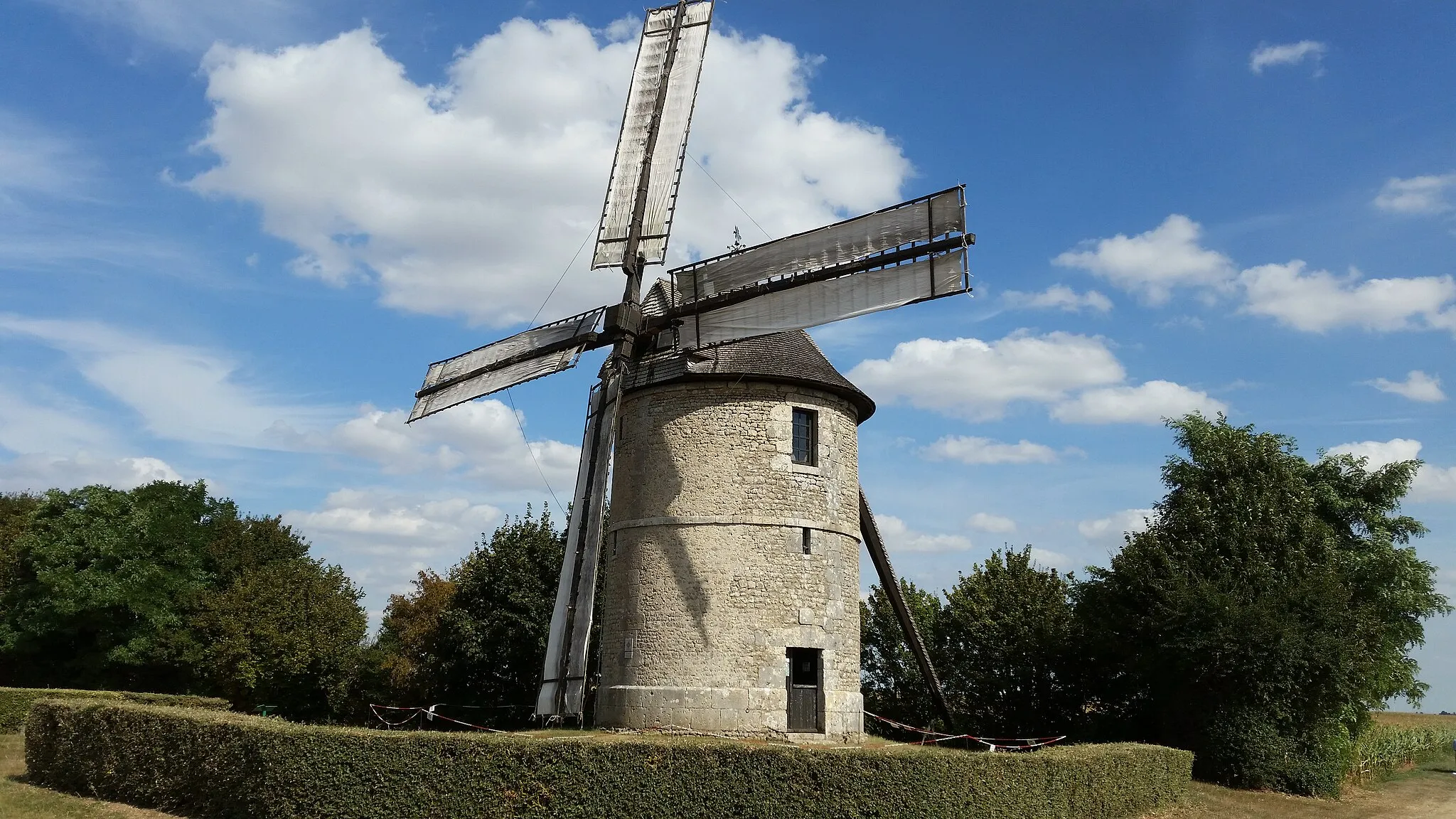 Photo showing: The moulin de Frouville, Eure-et-Loir, France.