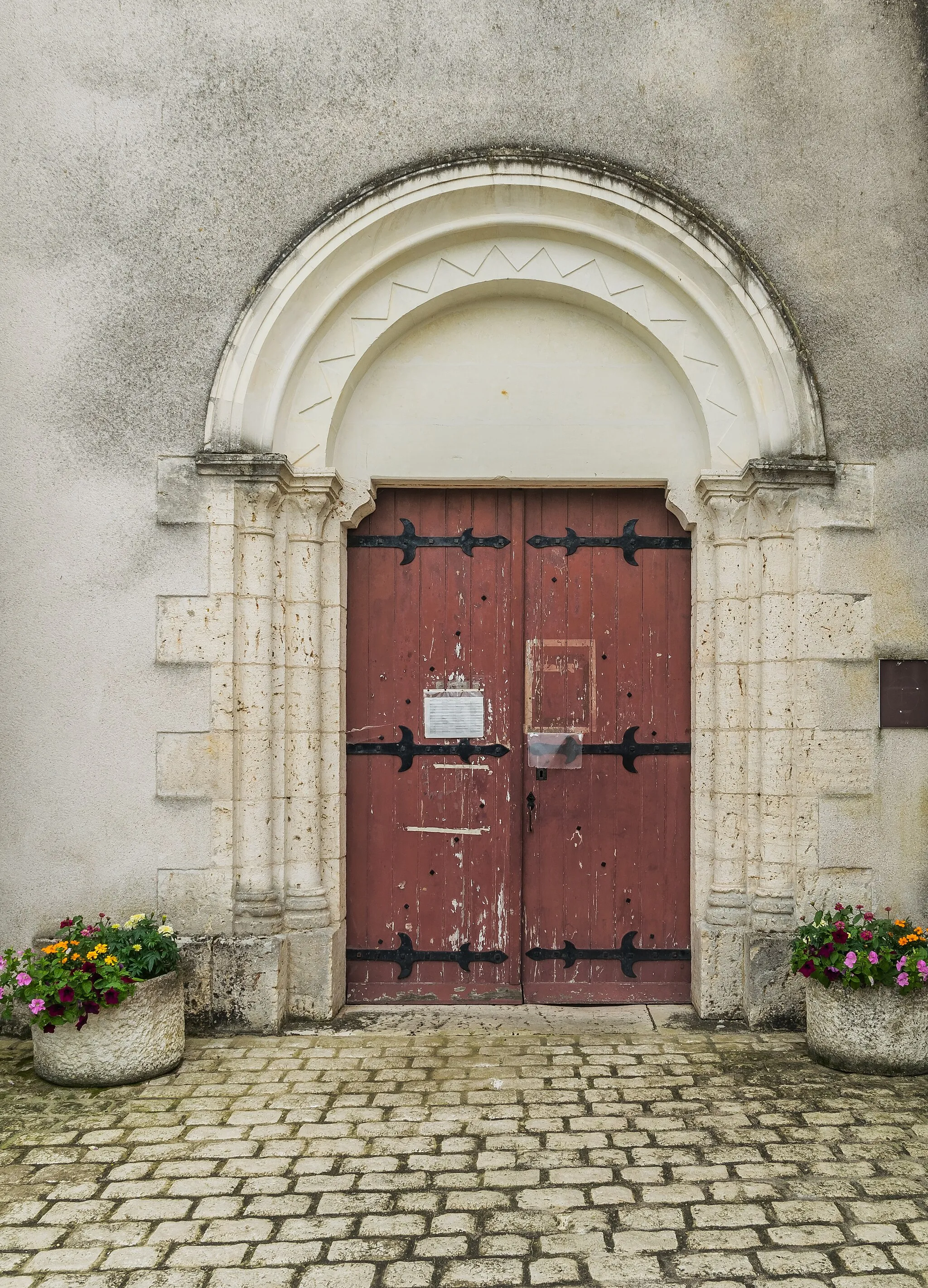 Photo showing: Portal of the Sulpitius the Pious church in Buxeuil, Indre, France