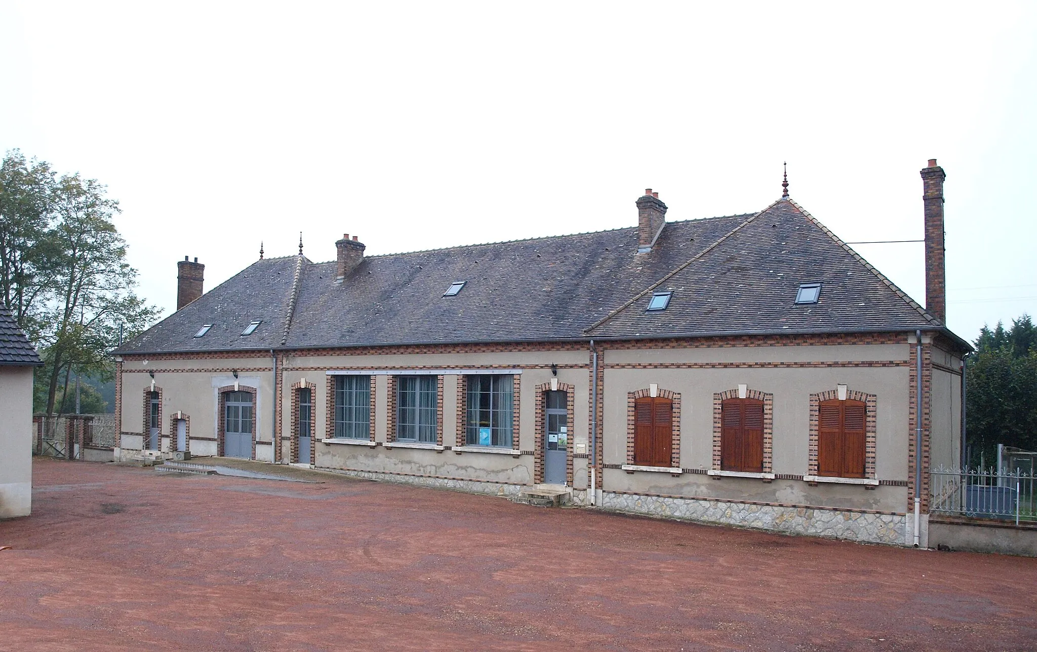 Photo showing: Chevry-sous-le-Bignon (Loiret, France) , ancienne mairie-école.