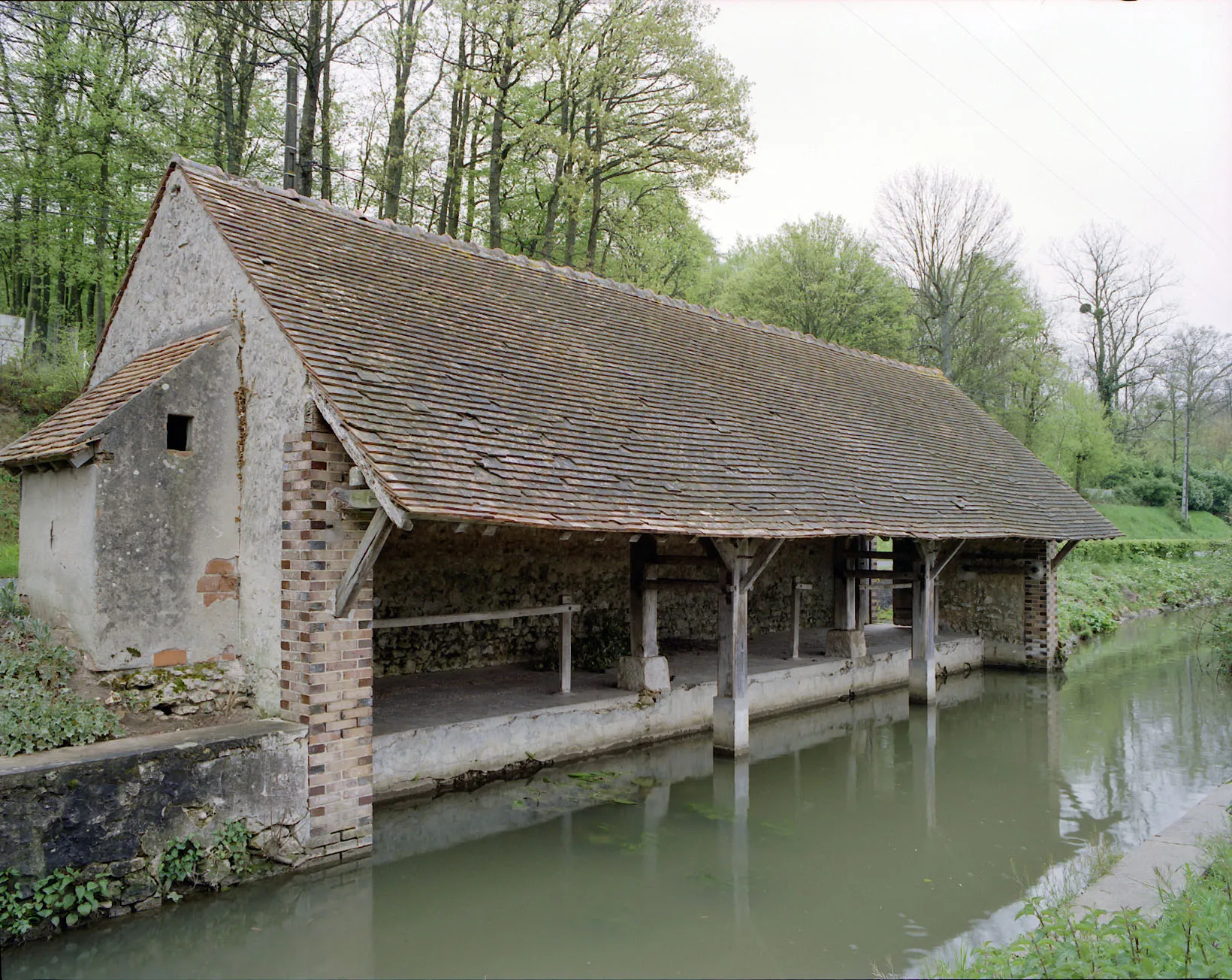 Photo showing: Wash house before restoration