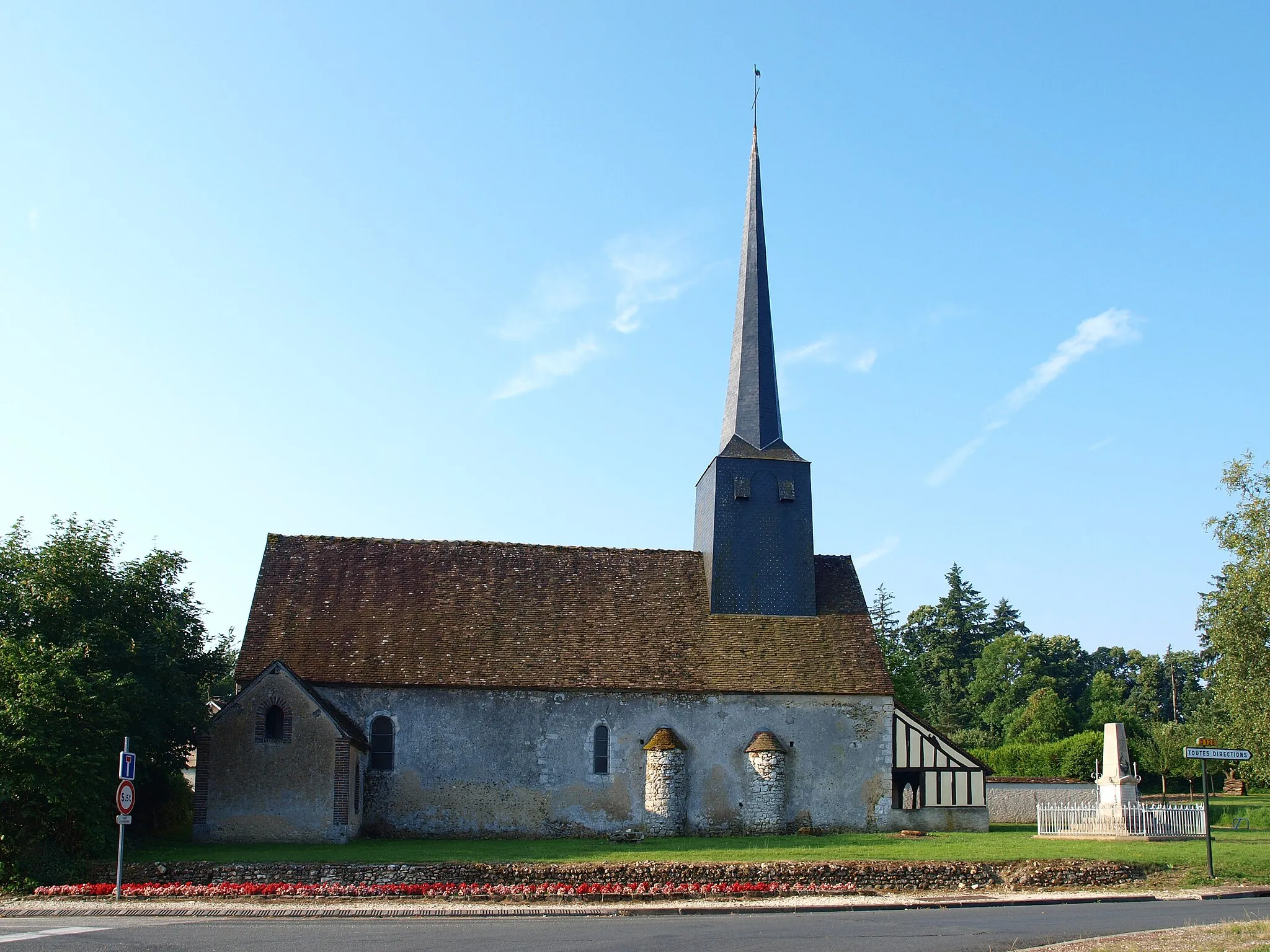 Photo showing: La Chapelle-Saint-Sépulcre (Loiret, France) ; l'église