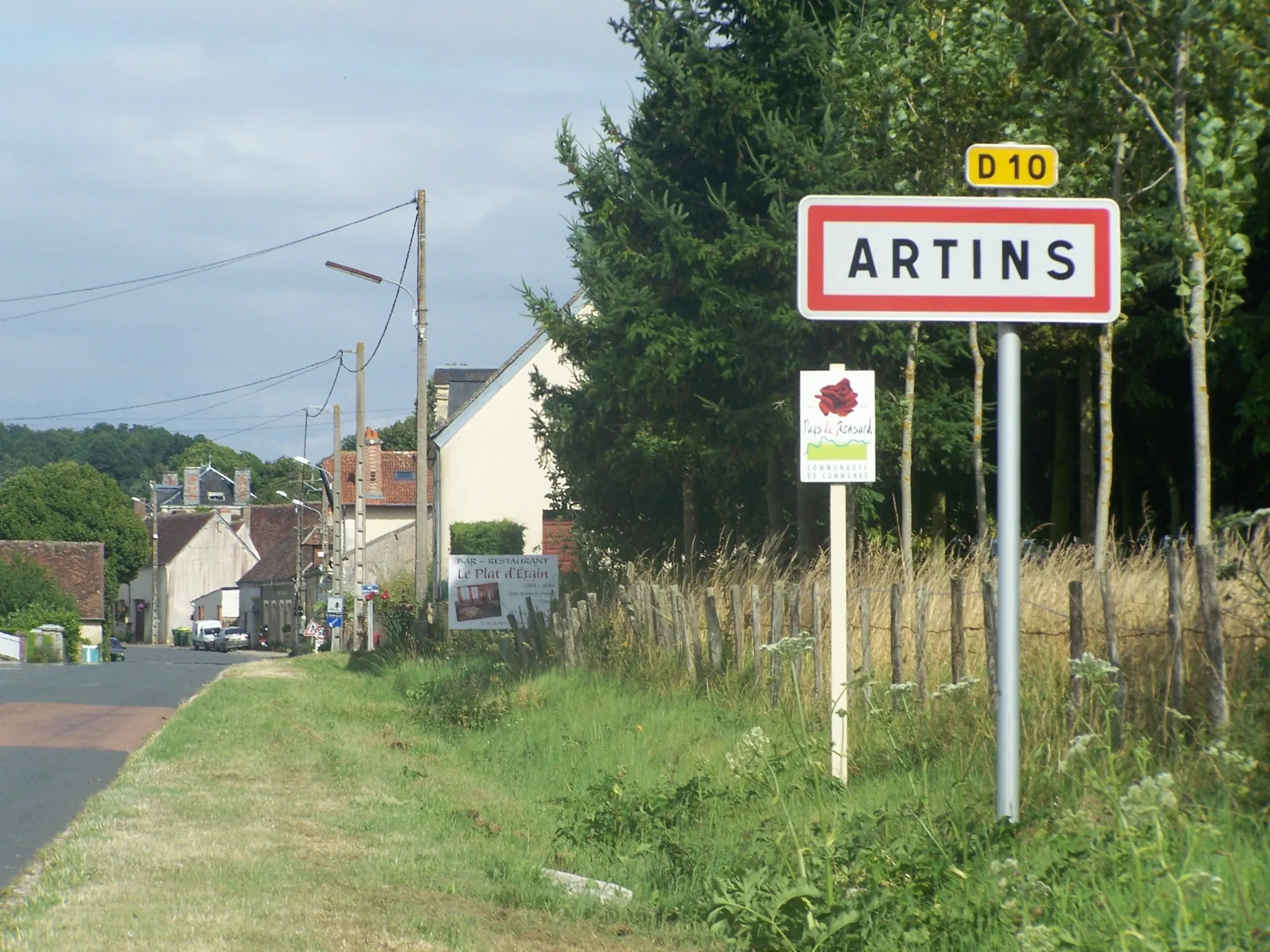 Photo showing: Welcome to Artins in Loir-et-Cher, France.
