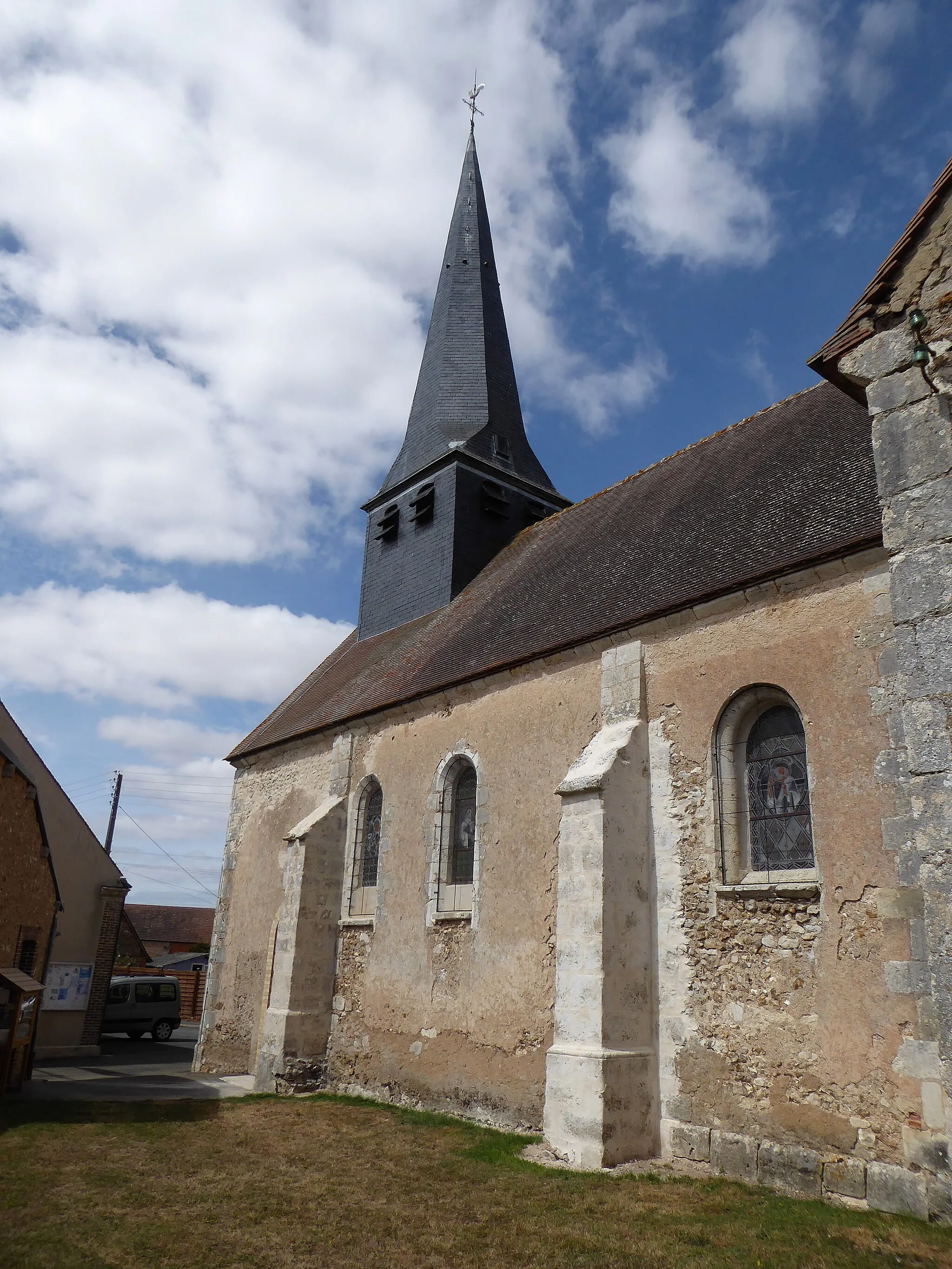 Photo showing: Mur sud et clocher de l'église Saint-Loup, la Bourdinière-Saint-Loup, Eure-et-Loir, France.