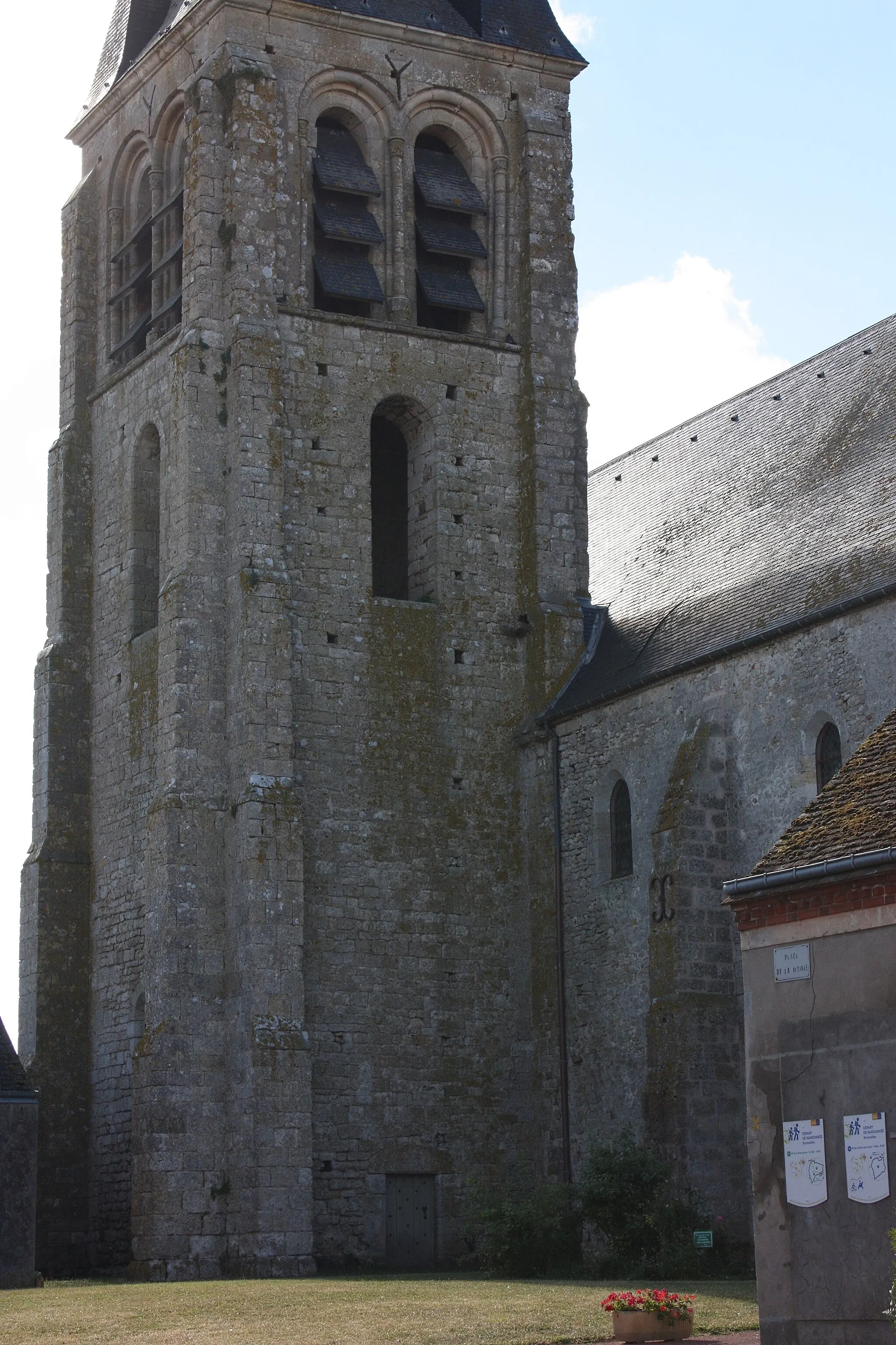 Photo showing: Bromeilles église
Vue du Nord-Ouest