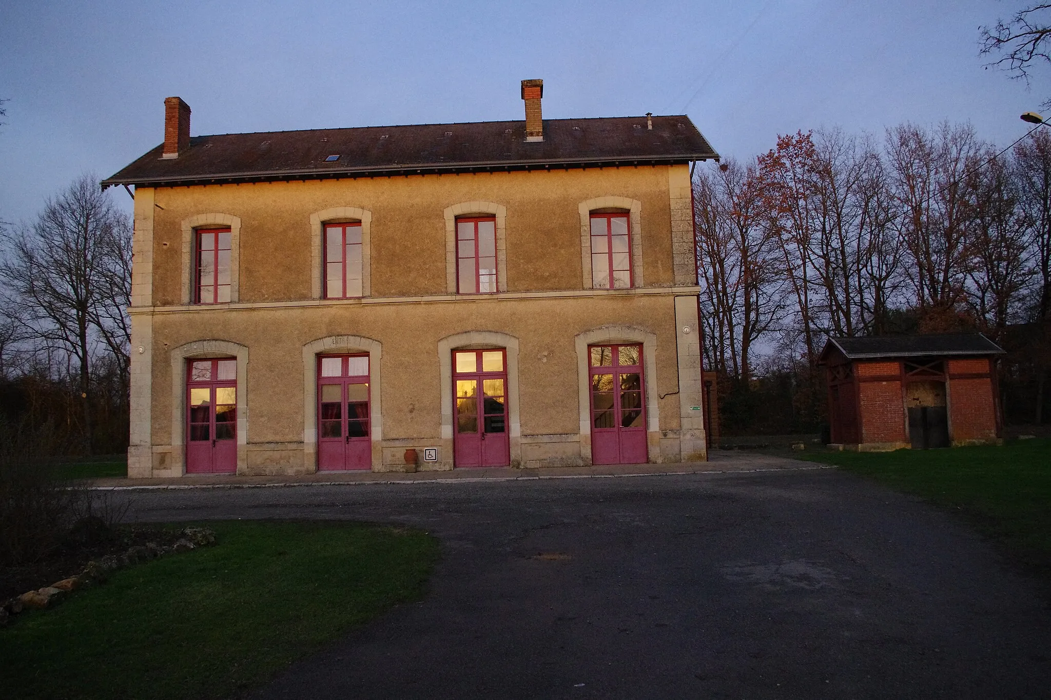 Photo showing: Vue de la gare côté accès public