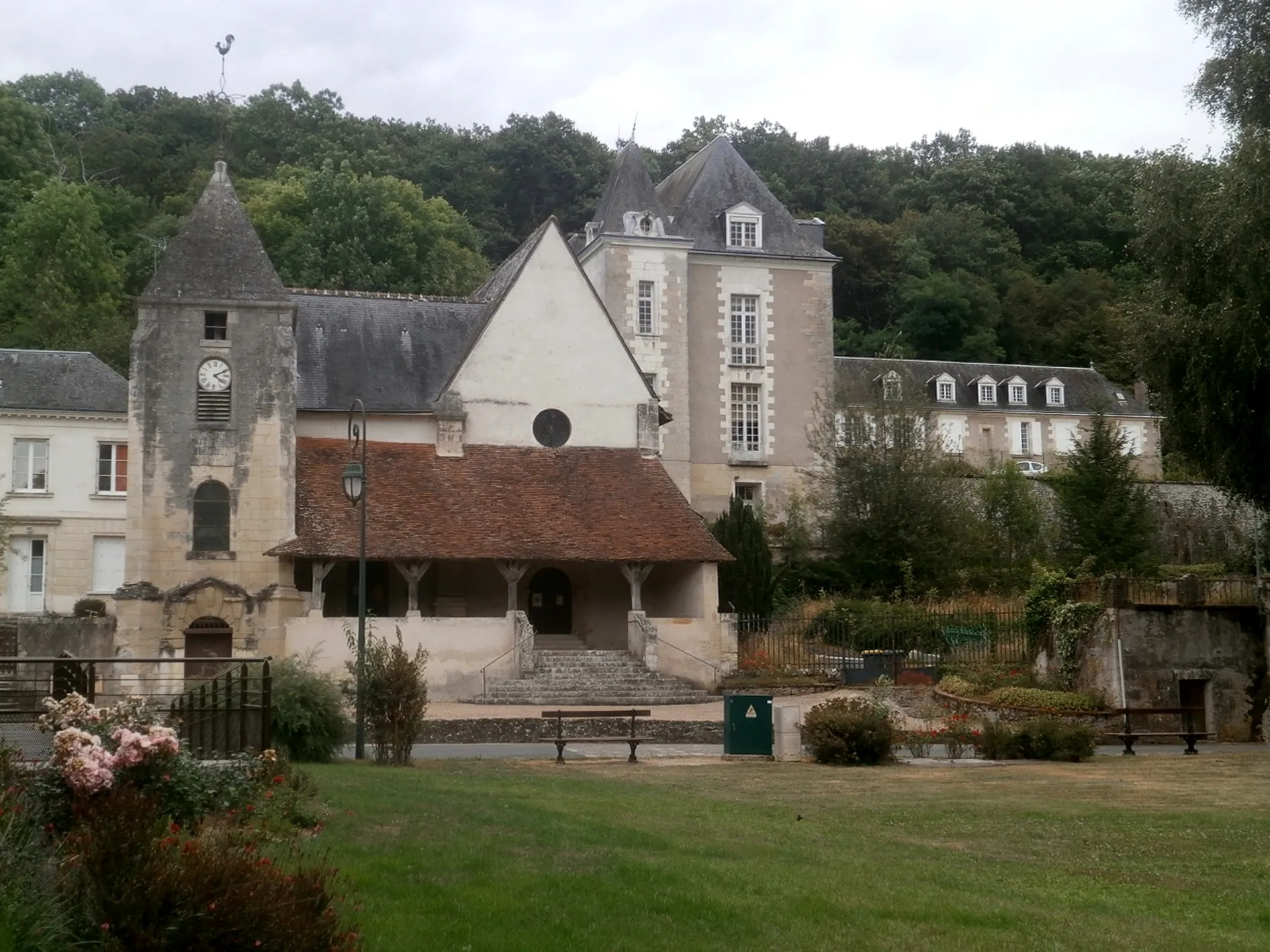 Photo showing: L'église et le centre.