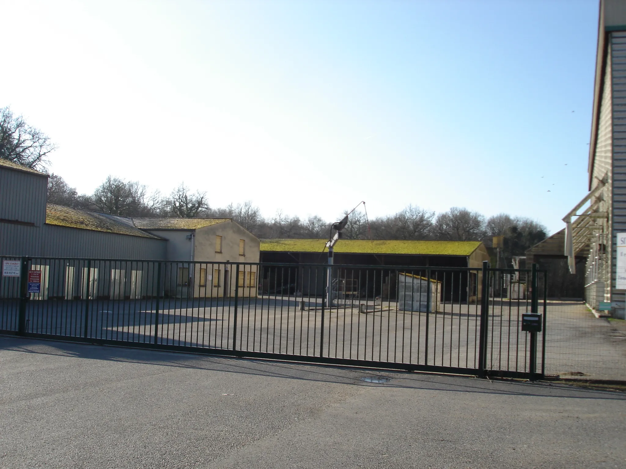 Photo showing: Gare de Montierchaume (36) : La coopérative agricole Épis Centre.