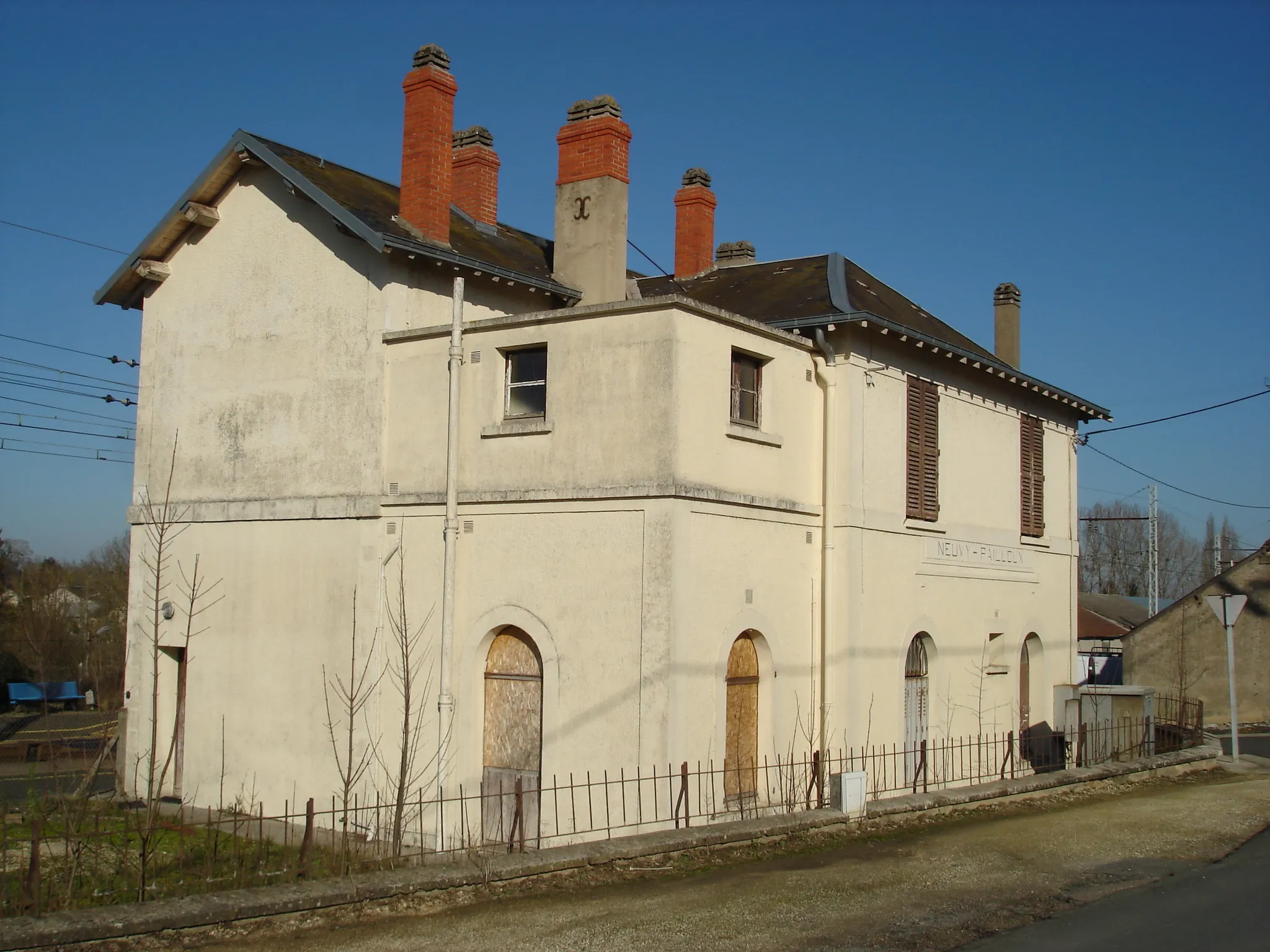 Photo showing: Gare de Neuvy-Pailloux (36) : L'ancien bâtiment voyageurs.