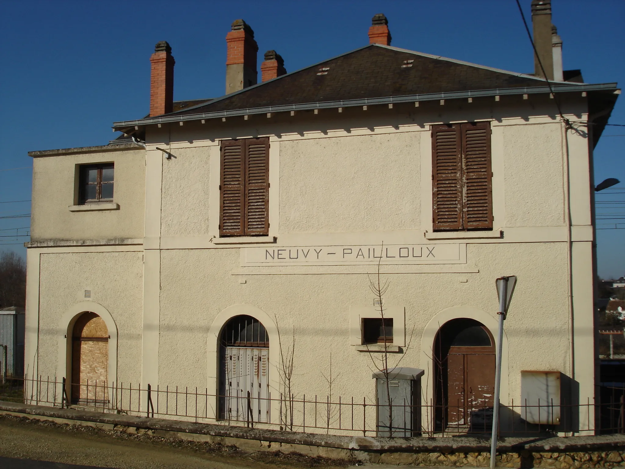 Photo showing: Gare de Neuvy-Pailloux (36) : L'ancien bâtiment voyageurs.