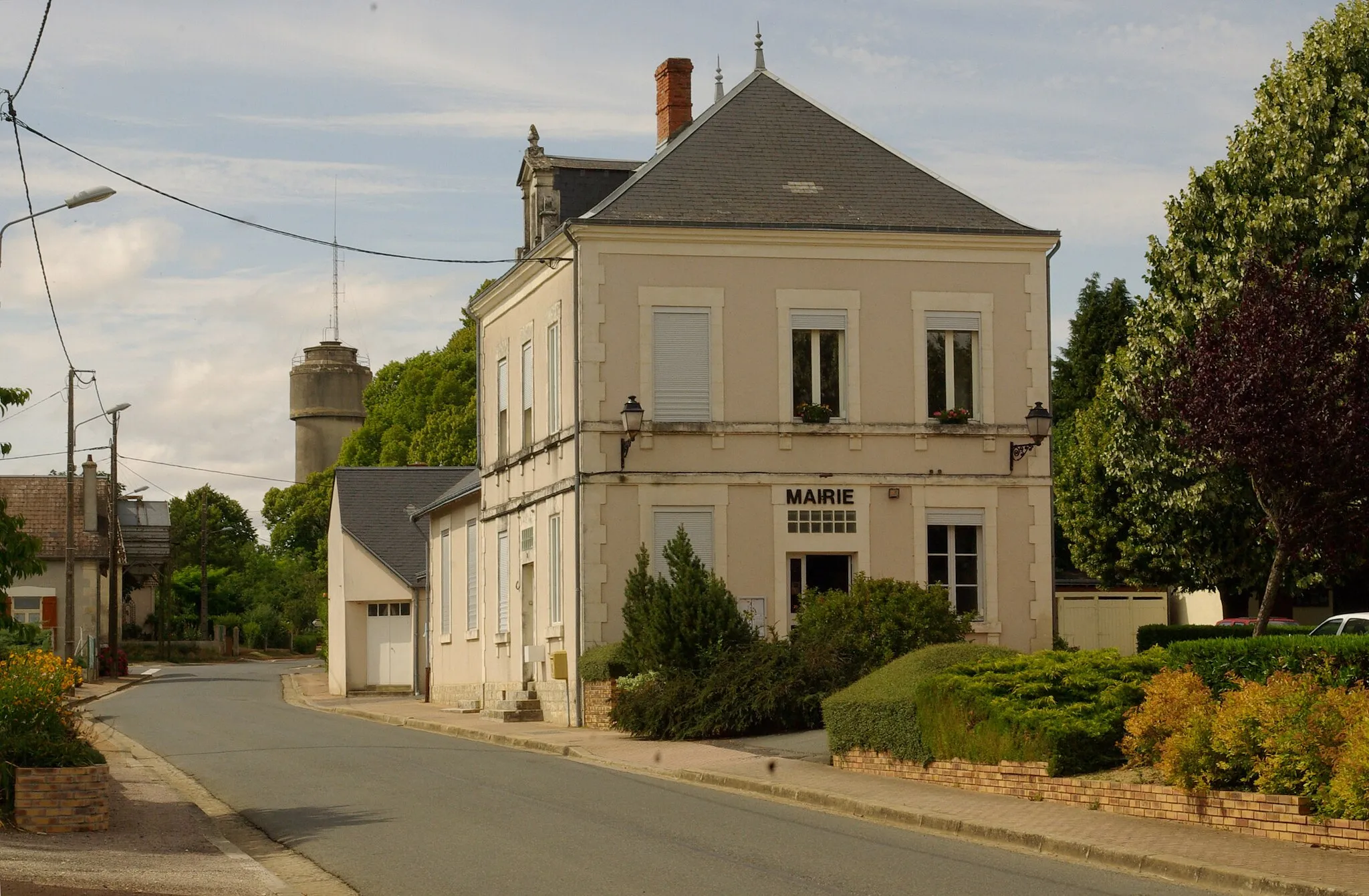 Photo showing: City Hall Ménétréol-sous-Vatan