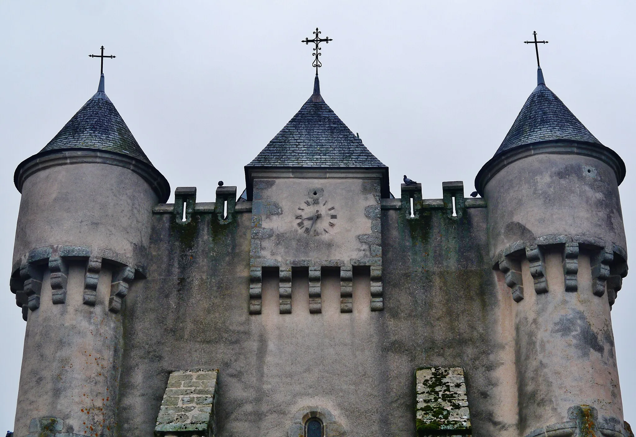 Photo showing: Gable of the Church of St. Michael, Lourdoueix-Saint-Michel, Department of Indre, Region of Centre-Loire Valley, France