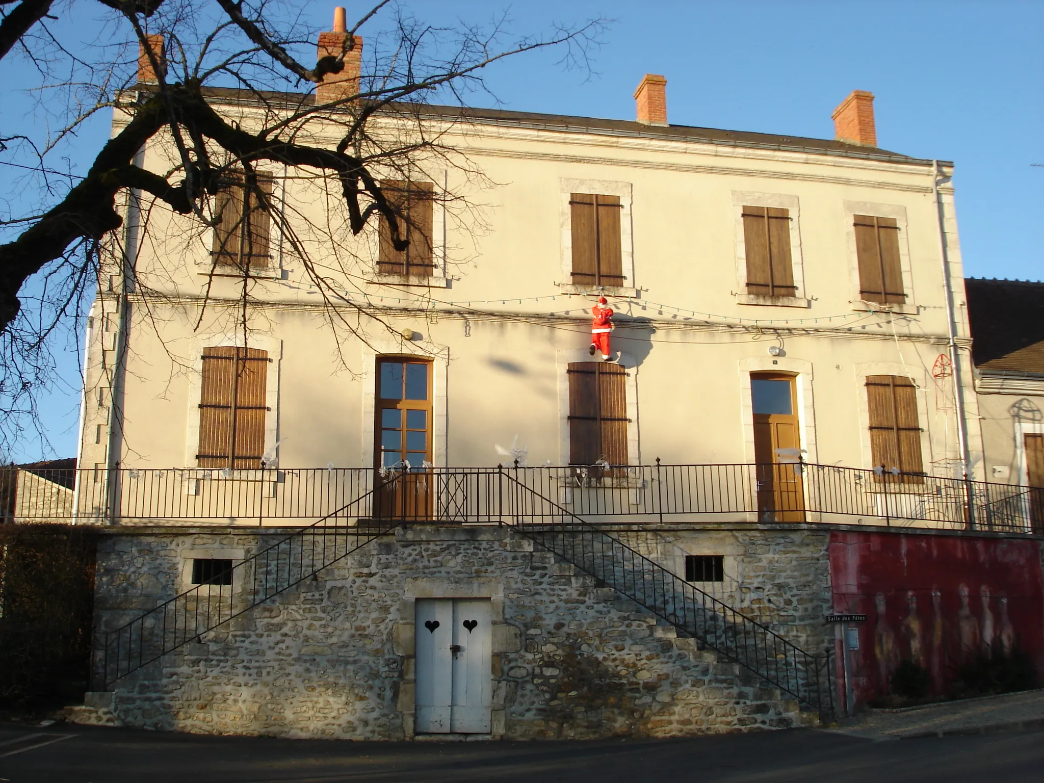 Photo showing: Thevet-Saint-Julien (36) : La salle des fêtes.