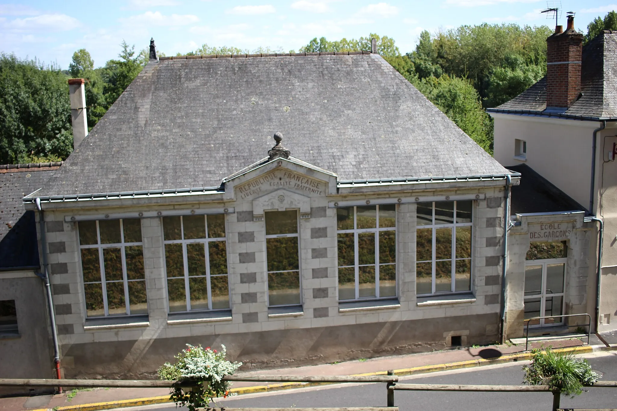 Photo showing: L'école de Chançay.