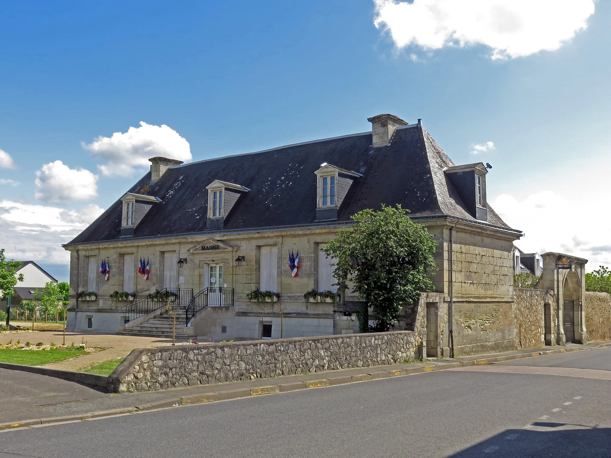 Photo showing: La Mairie de Parçay-Meslay.