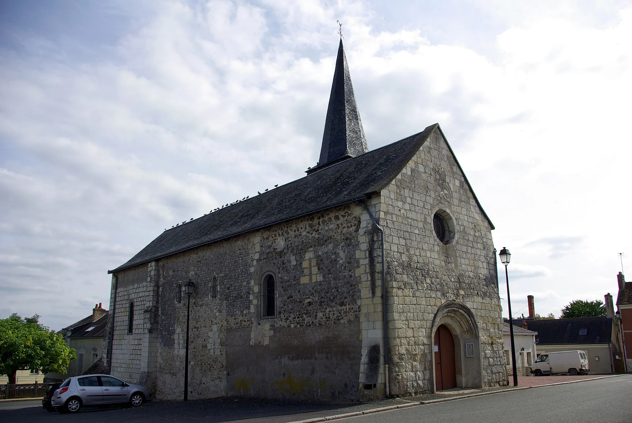 Photo showing: Église Saint-Aubin d'Avrillé-les-Ponceaux.