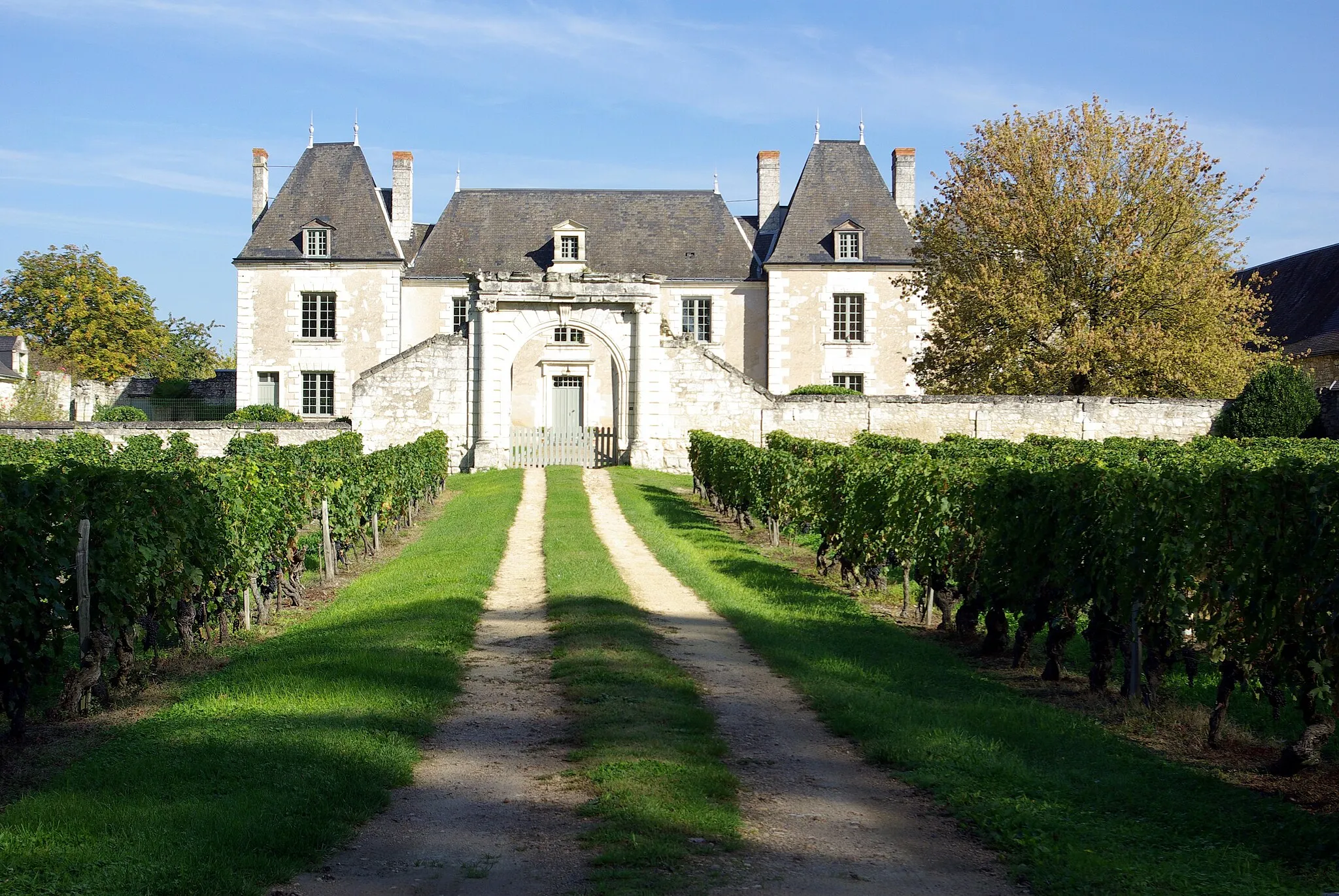 Photo showing: This building is inscrit au titre des monuments historiques de la France. It is indexed in the base Mérimée, a database of architectural heritage maintained by the French Ministry of Culture, under the reference PA00097935 .