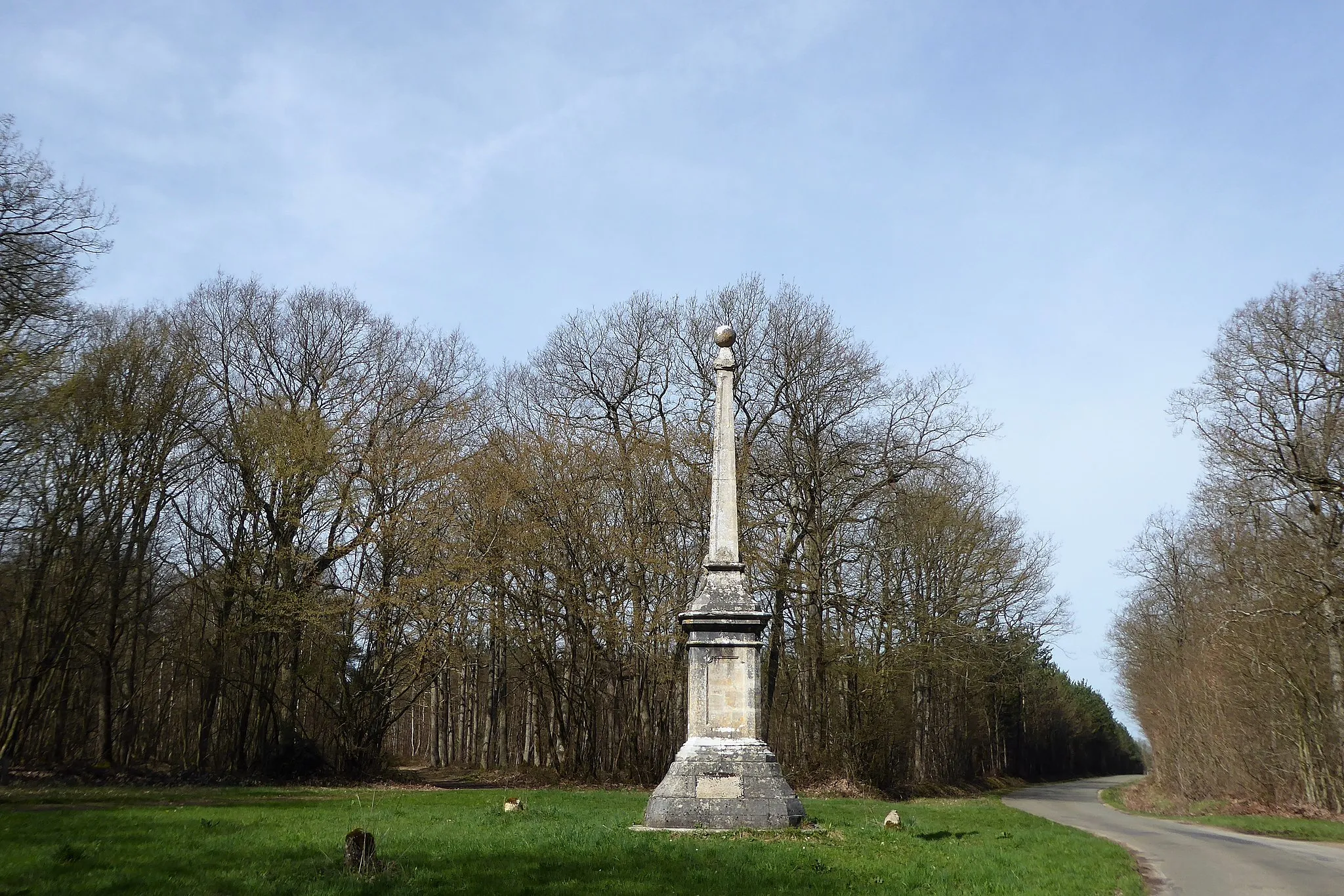 Photo showing: le rond de France, délimitant les communes de Châteauneuf-en-Thymerais, Saint-Jean-de-Rebervilliers et Saint-Maixme-Hauterive, Eure-et-Loir, France.