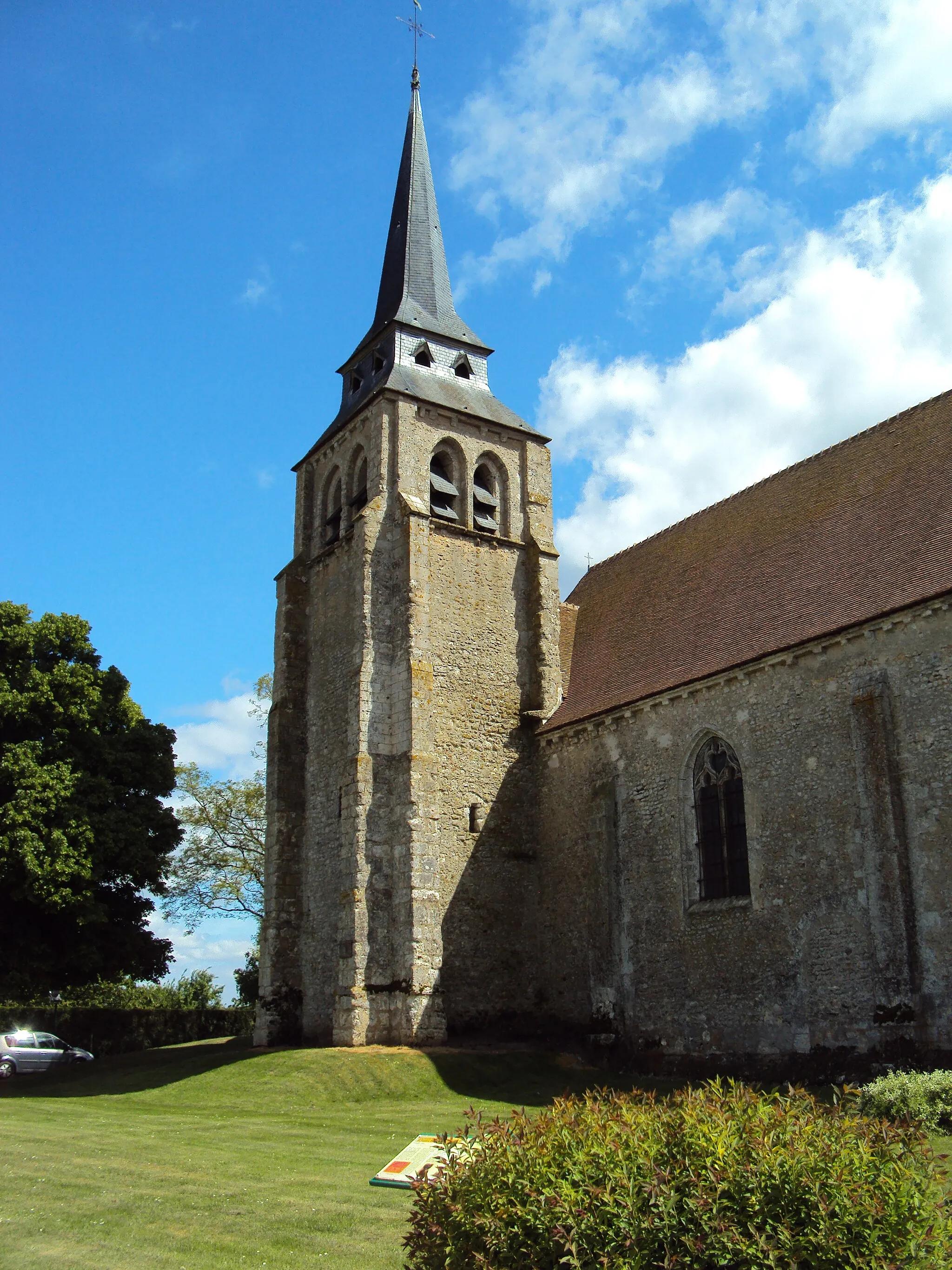 Photo showing: The church of Lutz-en-Dunois, Eure-et-Loir, France.