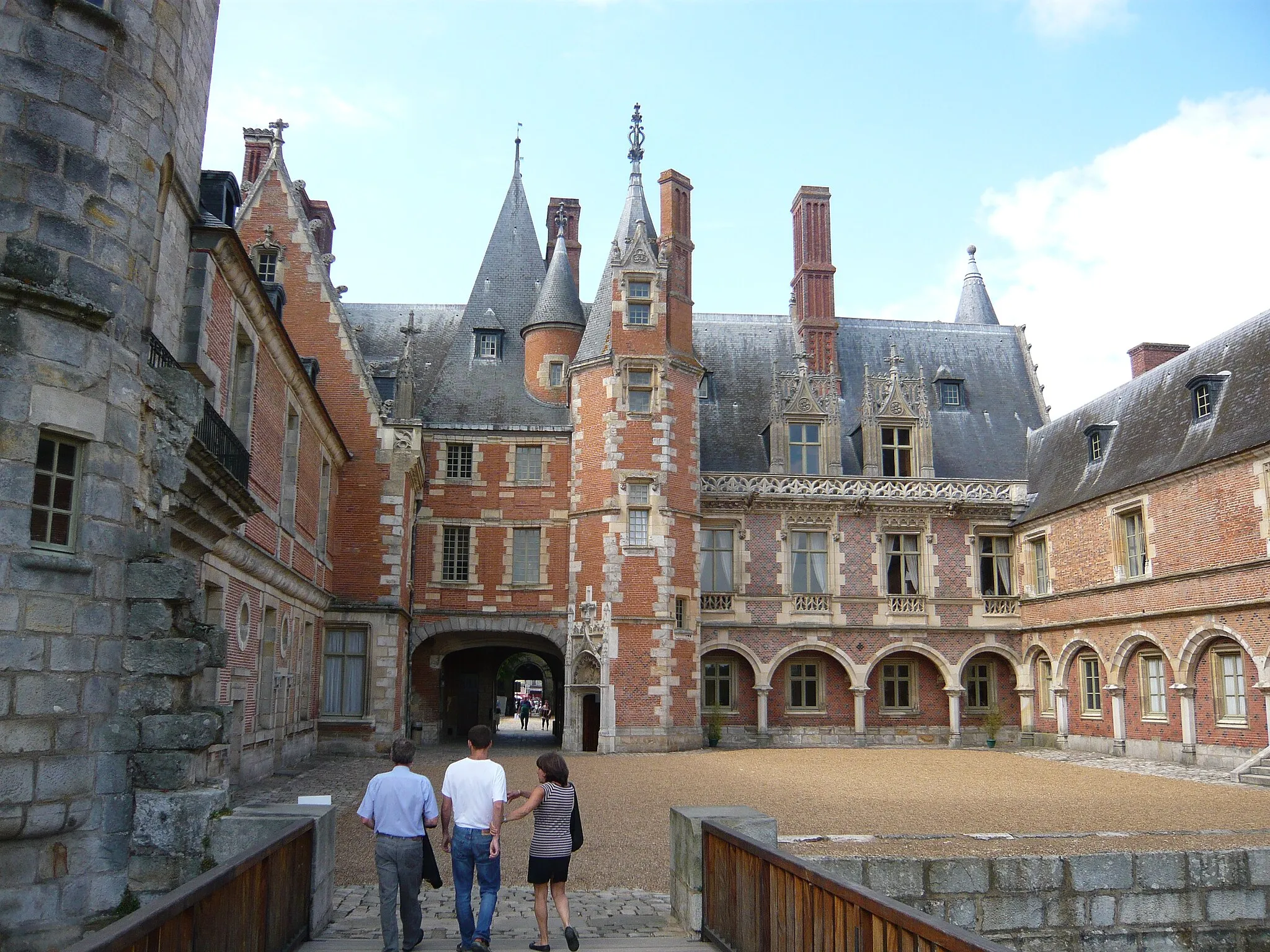 Photo showing: Cour du Château de Maintenon