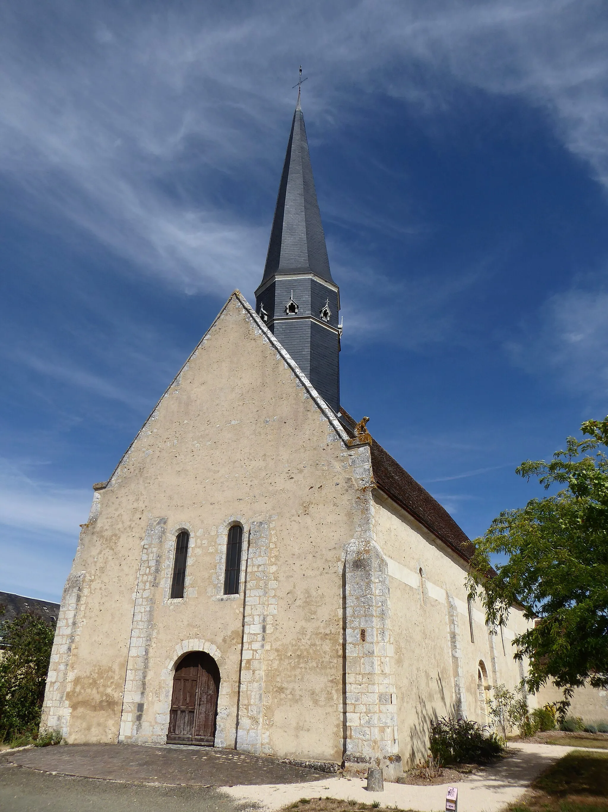 Photo showing: Façade ouest de l'église Saint-Pierre de Langey, Eure-et-Loir, France.