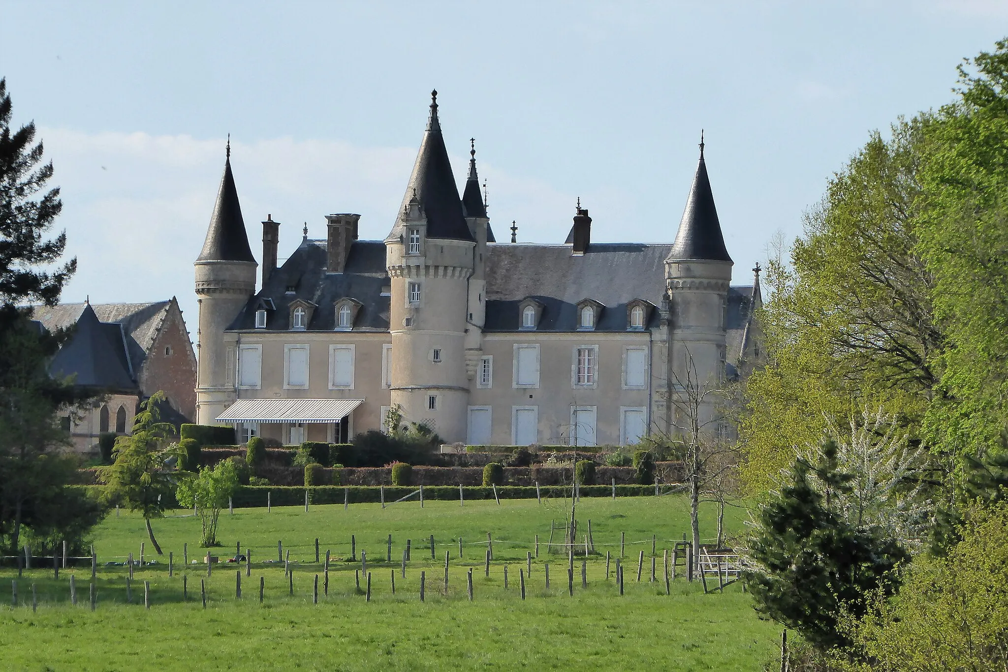 Photo showing: Le château de Beaumont-les-Autels, Eure-et-Loir, France (2019).