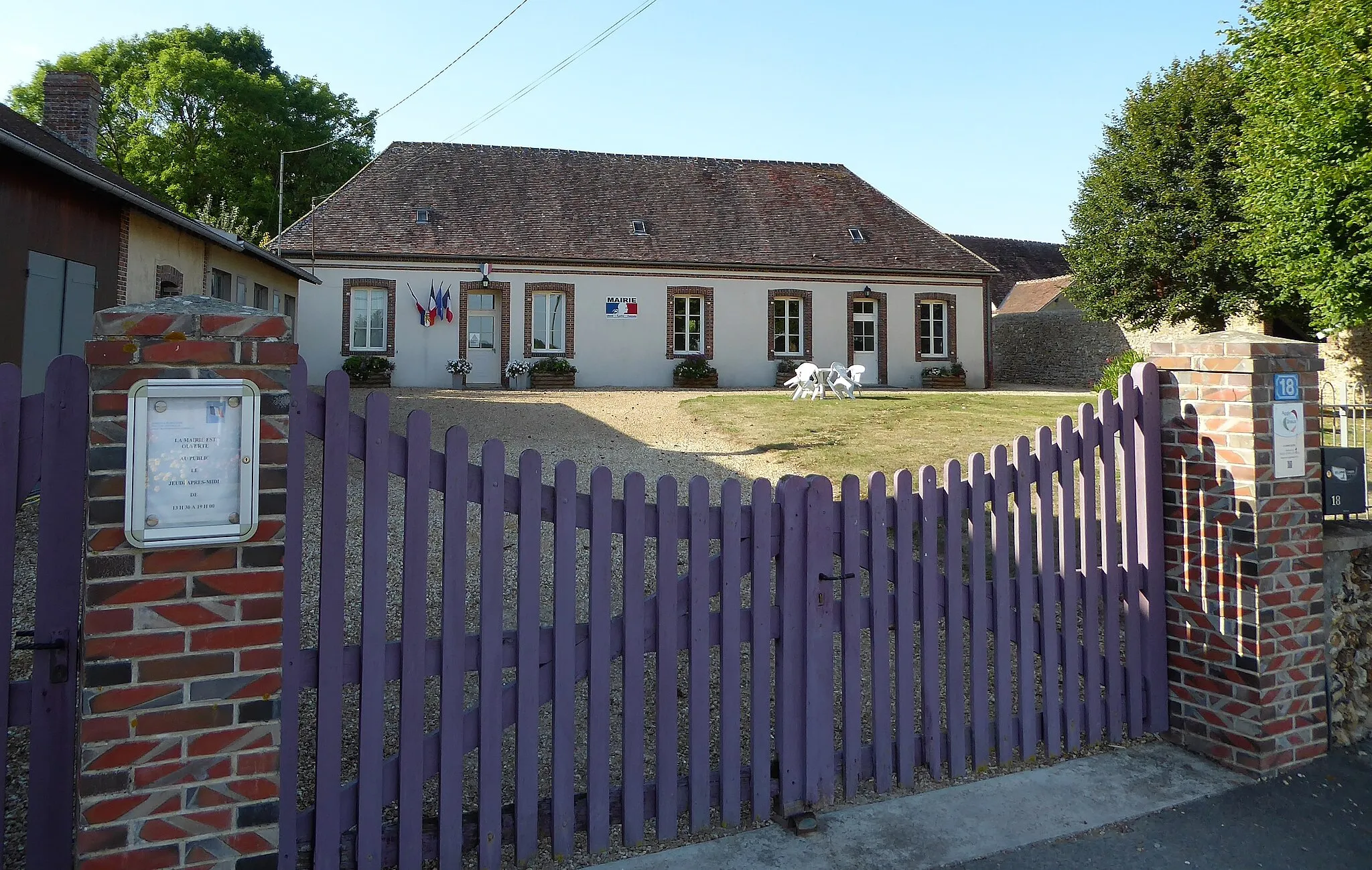 Photo showing: mairie de La Mancelière au hameau de Montmureau, Eure-et-Loir, France.