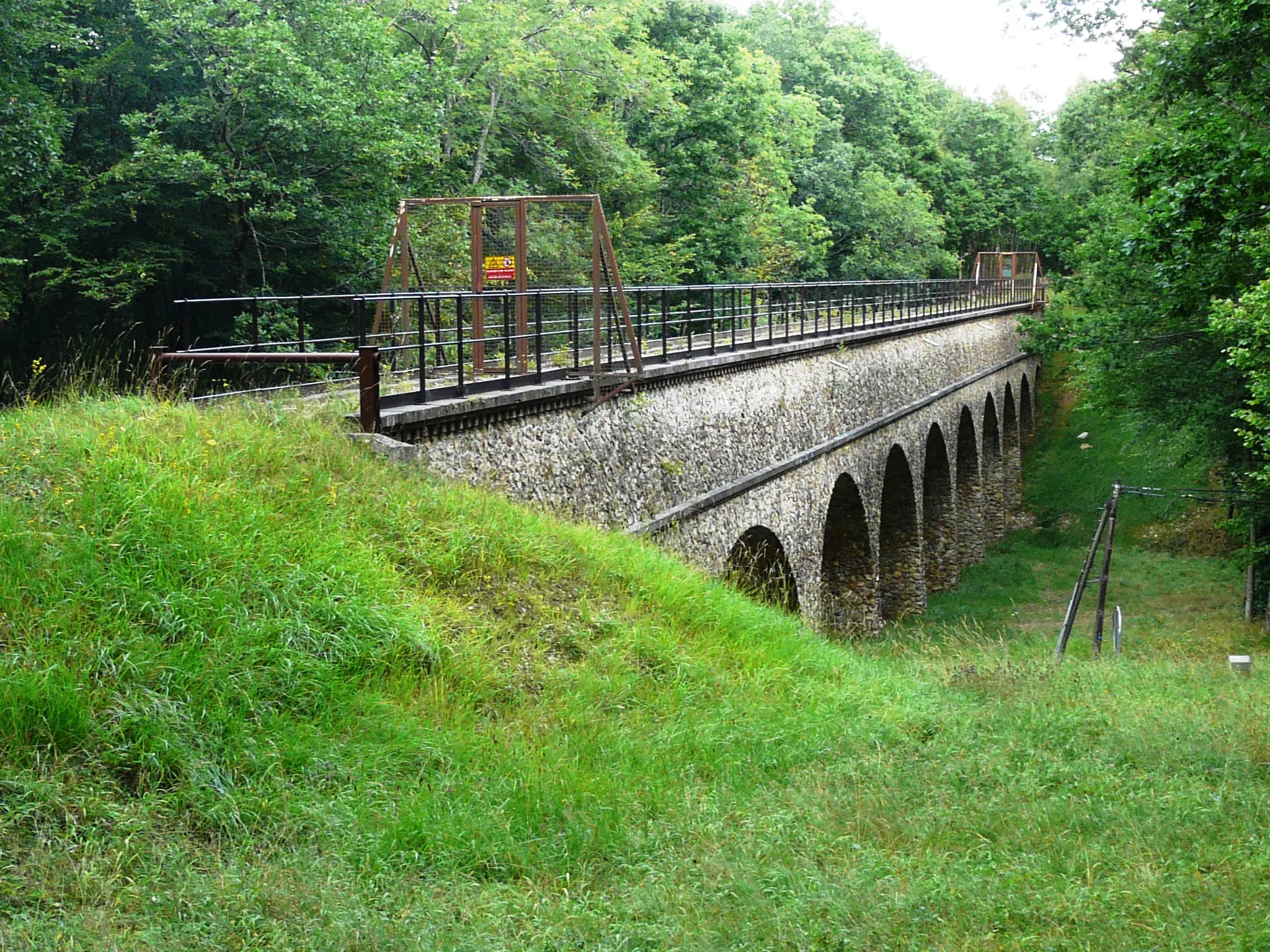 Photo showing: pont aqueduc de l'Avre (arcades de Marigny), Prudemanche, Eure-et-Loir (France).