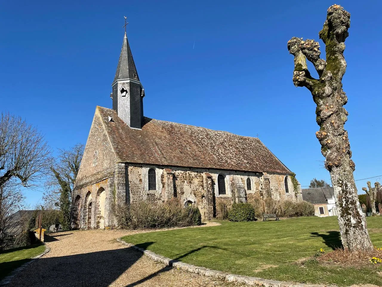 Photo showing: L'église Saint-Michel de la ville de Gohory en Eure-et-Loir, France.