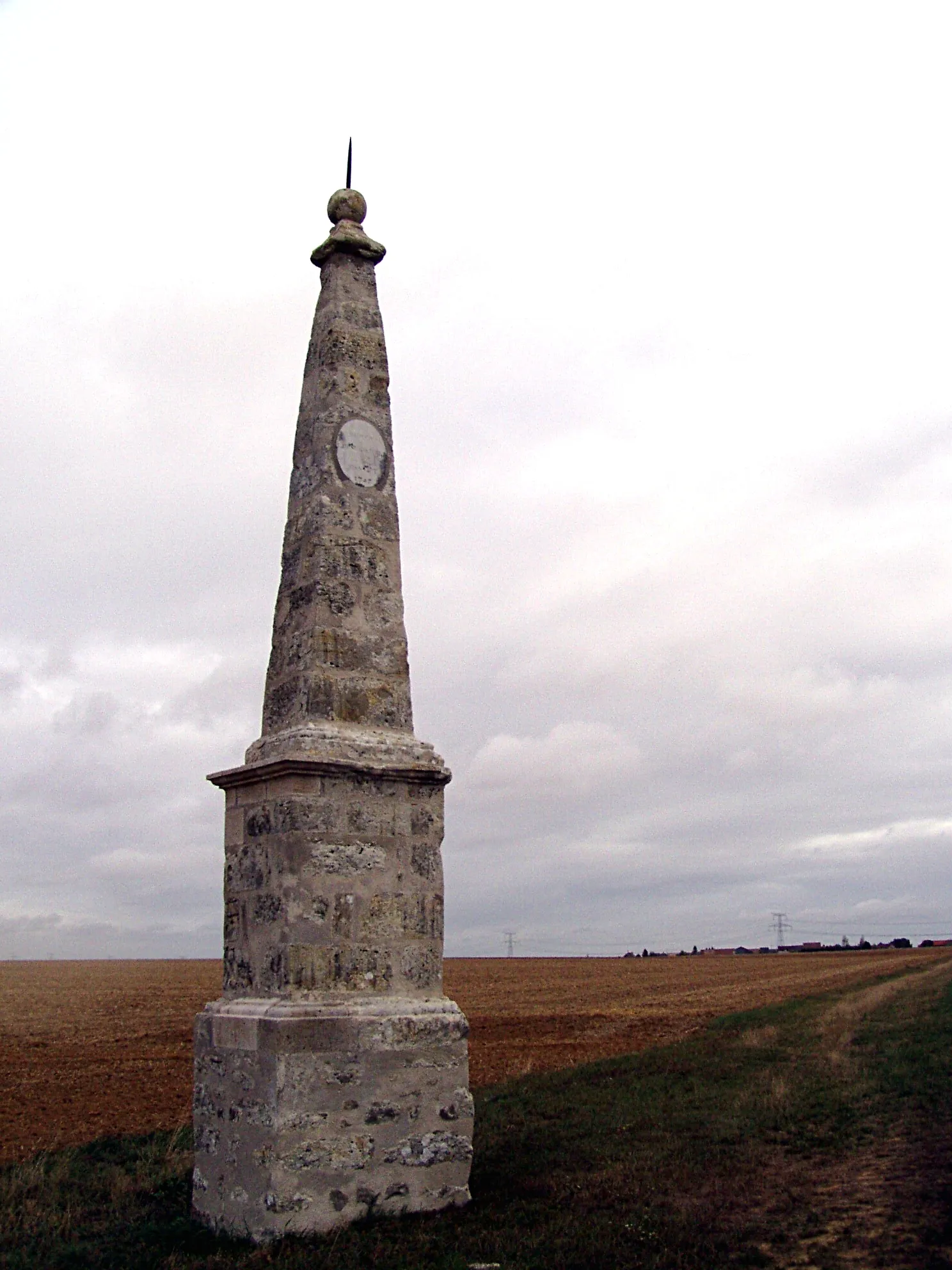 Photo showing: Photo personnelle du monument indiquant le méridien de Paris levé en 1748 par Cassini