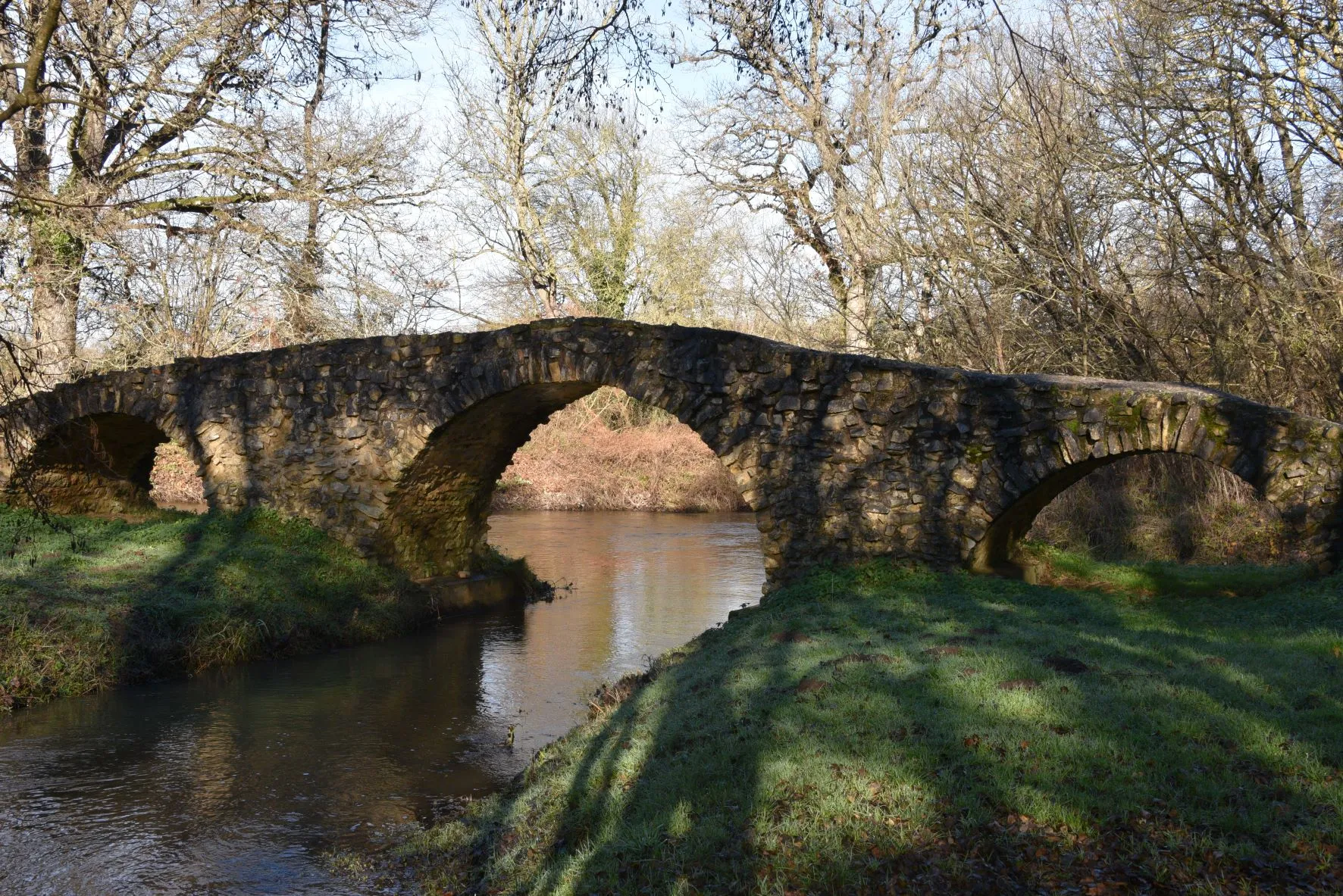 Photo showing: Pont vers le moulin de Graveux