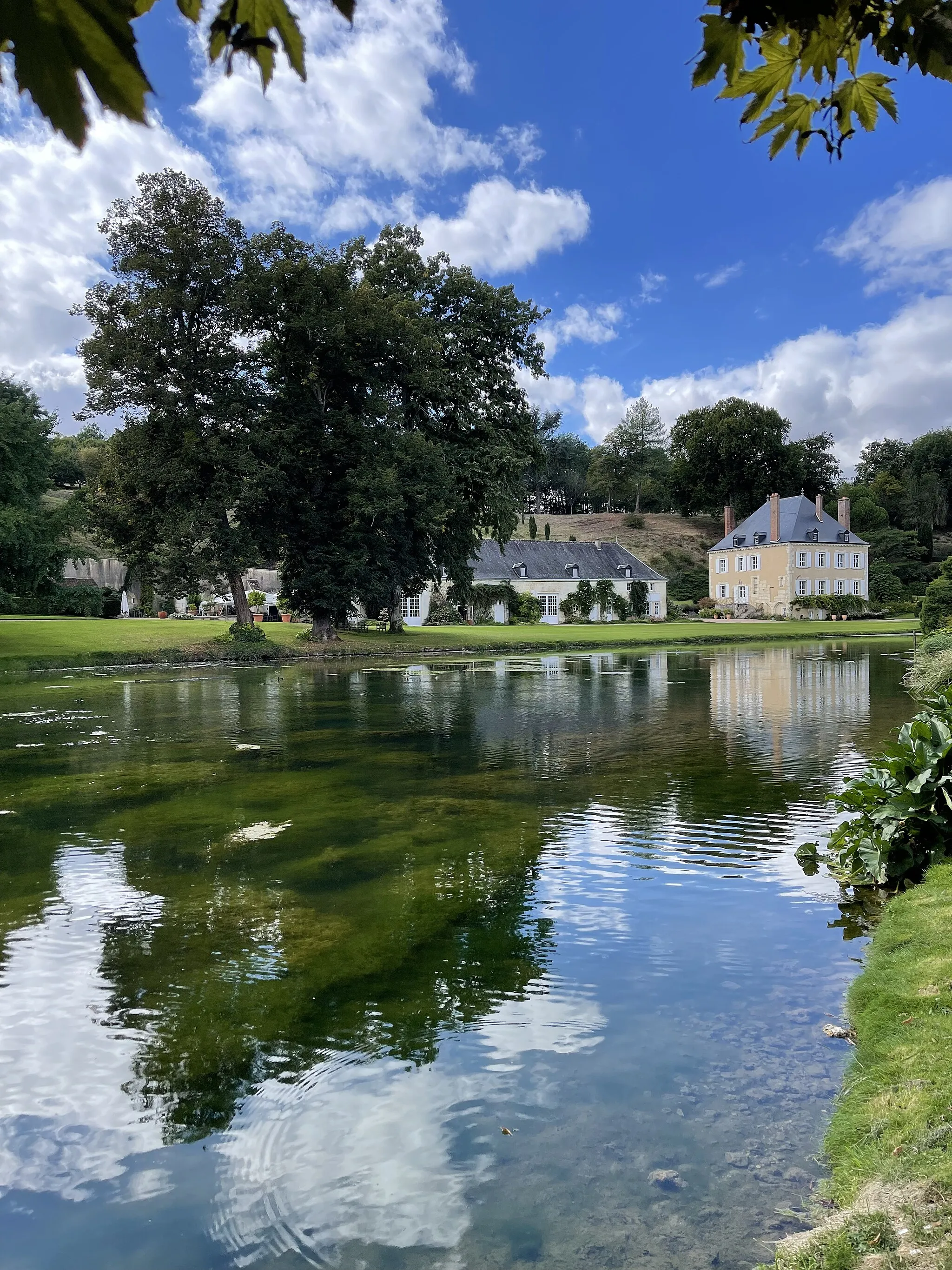 Photo showing: Into the "Vallée du Loir" (Loir Valley), Plessis Sasnières garden is into a small valley, leaning against a limestone hillside