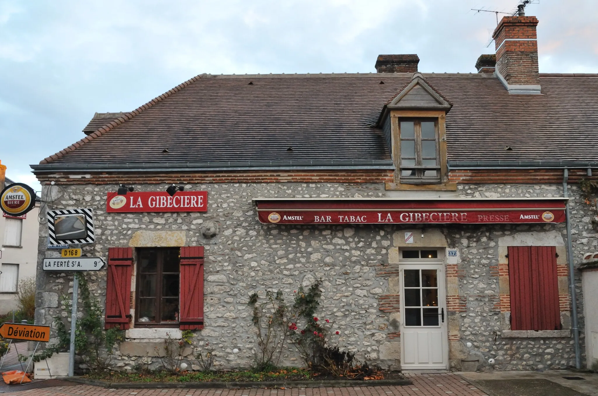 Photo showing: Bar-tabac La Gibecière, Ardon, Loiret (Centre, France).