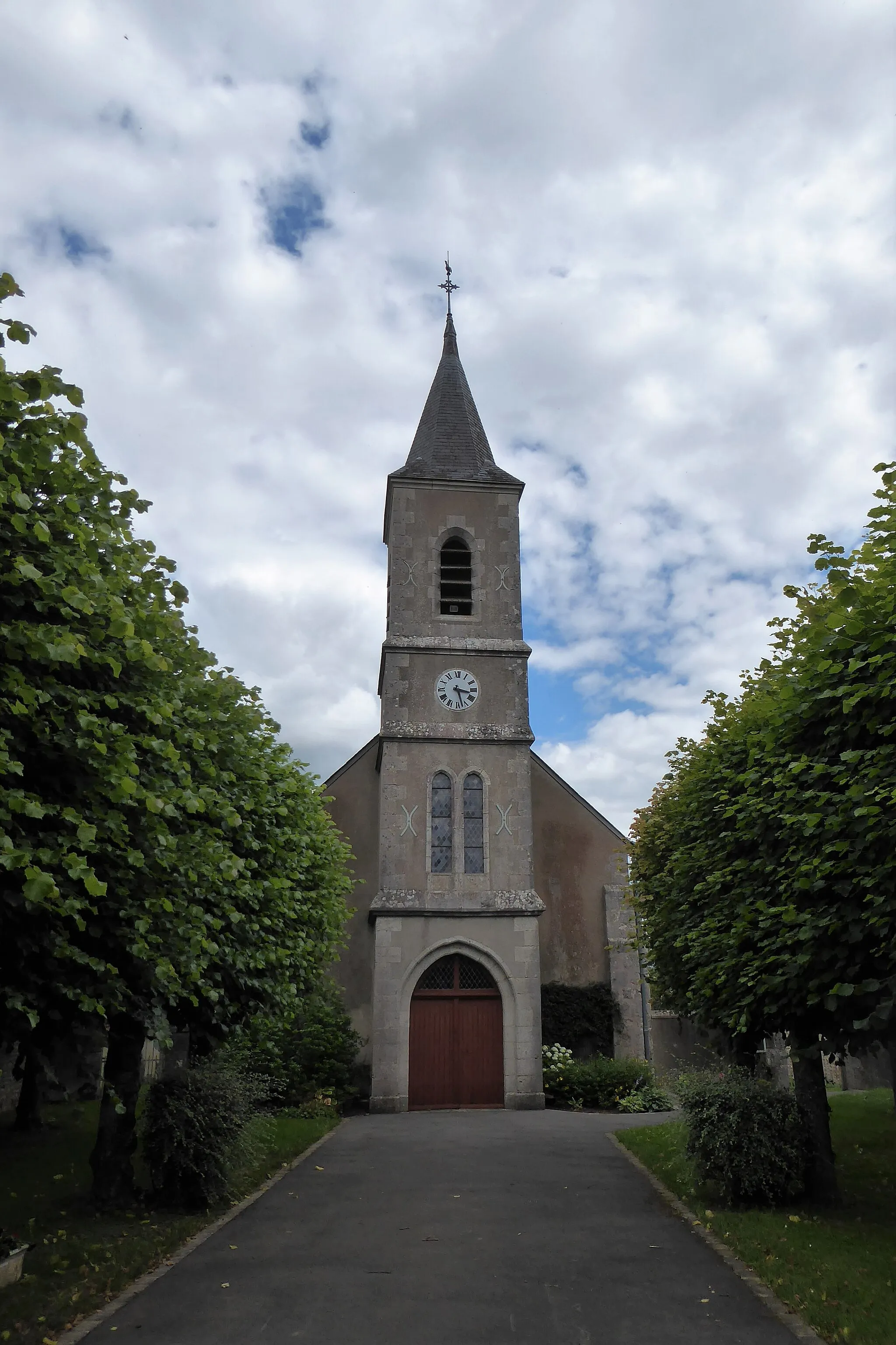 Photo showing: Façade ouest de l'église Saint-Pierre, Guillonville, Eure-et-Loir, France.