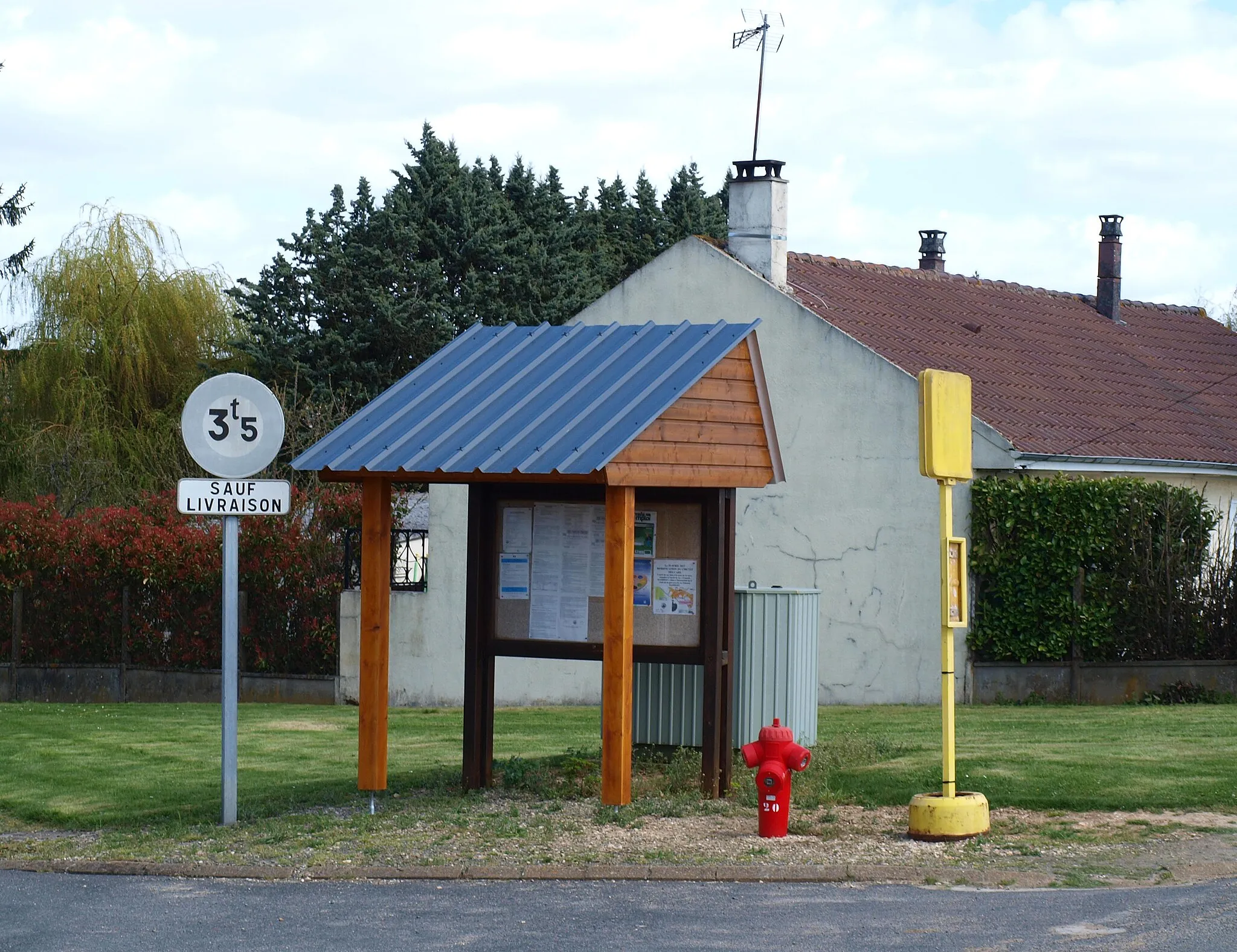 Photo showing: Aunay-sous-Auneau (Eure-et-Loir , France) ; abribus