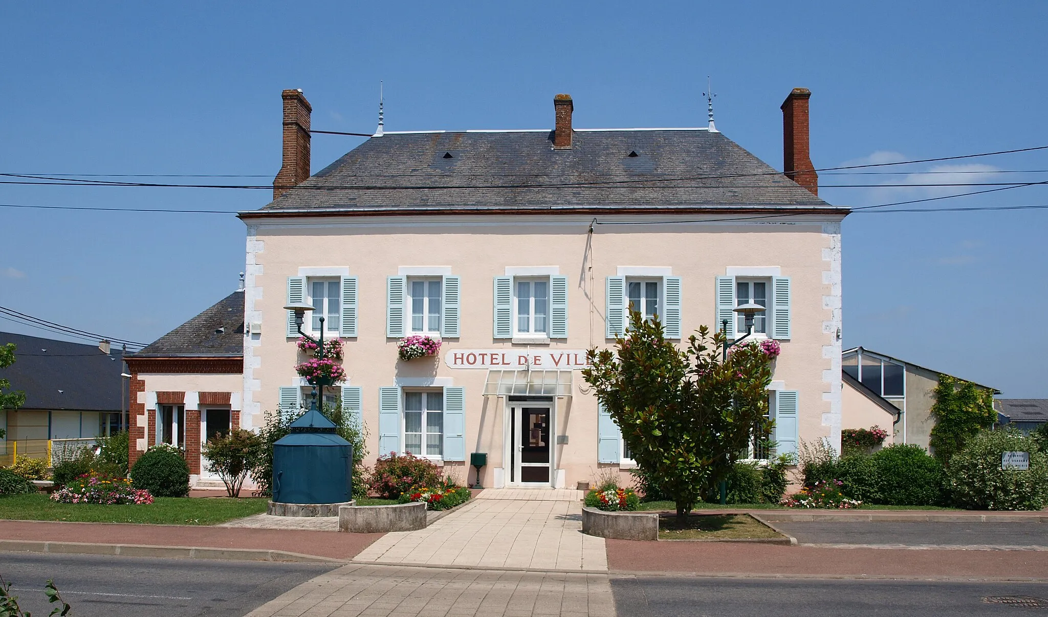 Photo showing: Corquilleroy (Loiret, France) ; le bourg : la mairie.