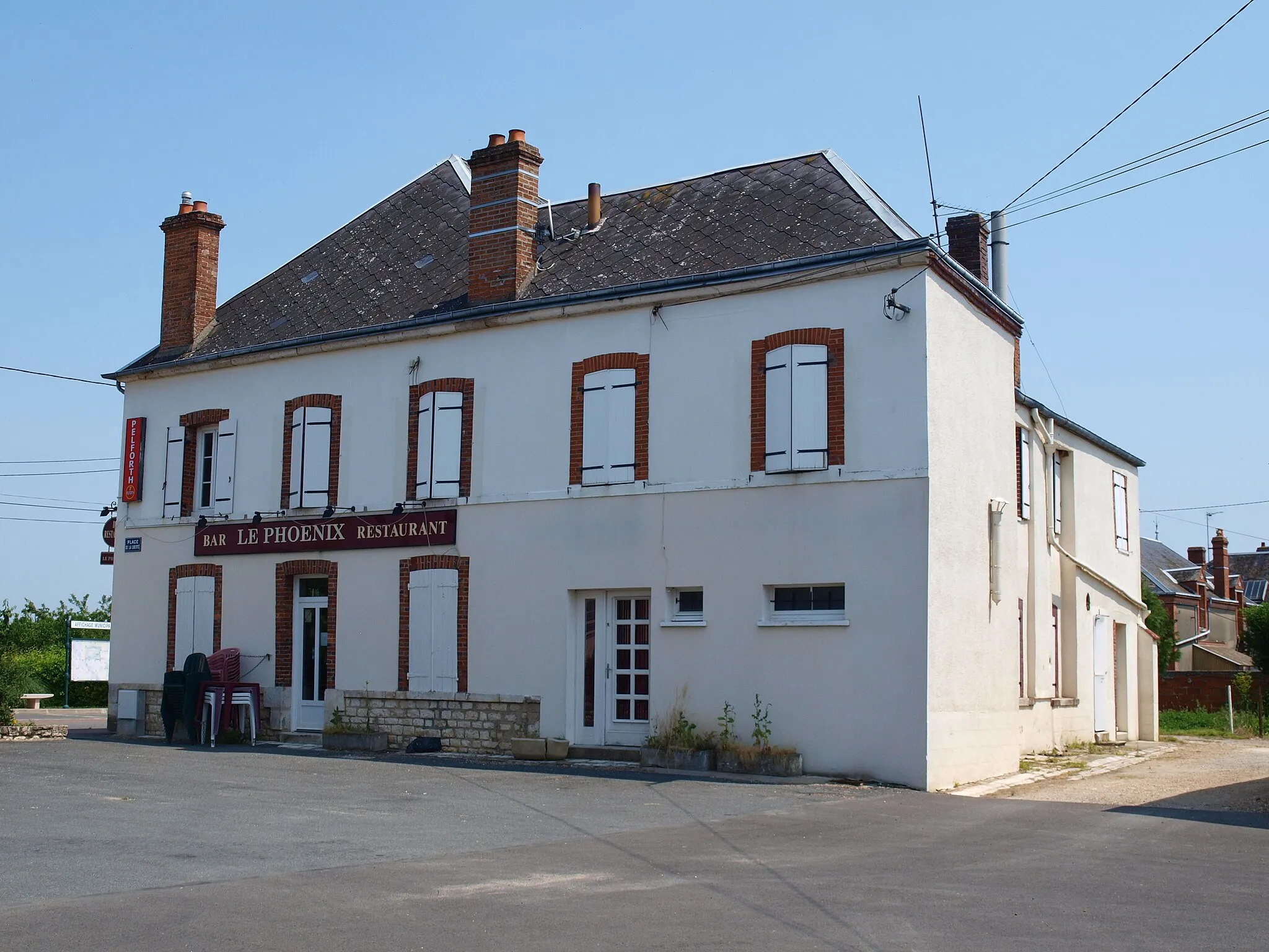 Photo showing: Corquilleroy (Loiret, France) ; le bourg : le restaurant.