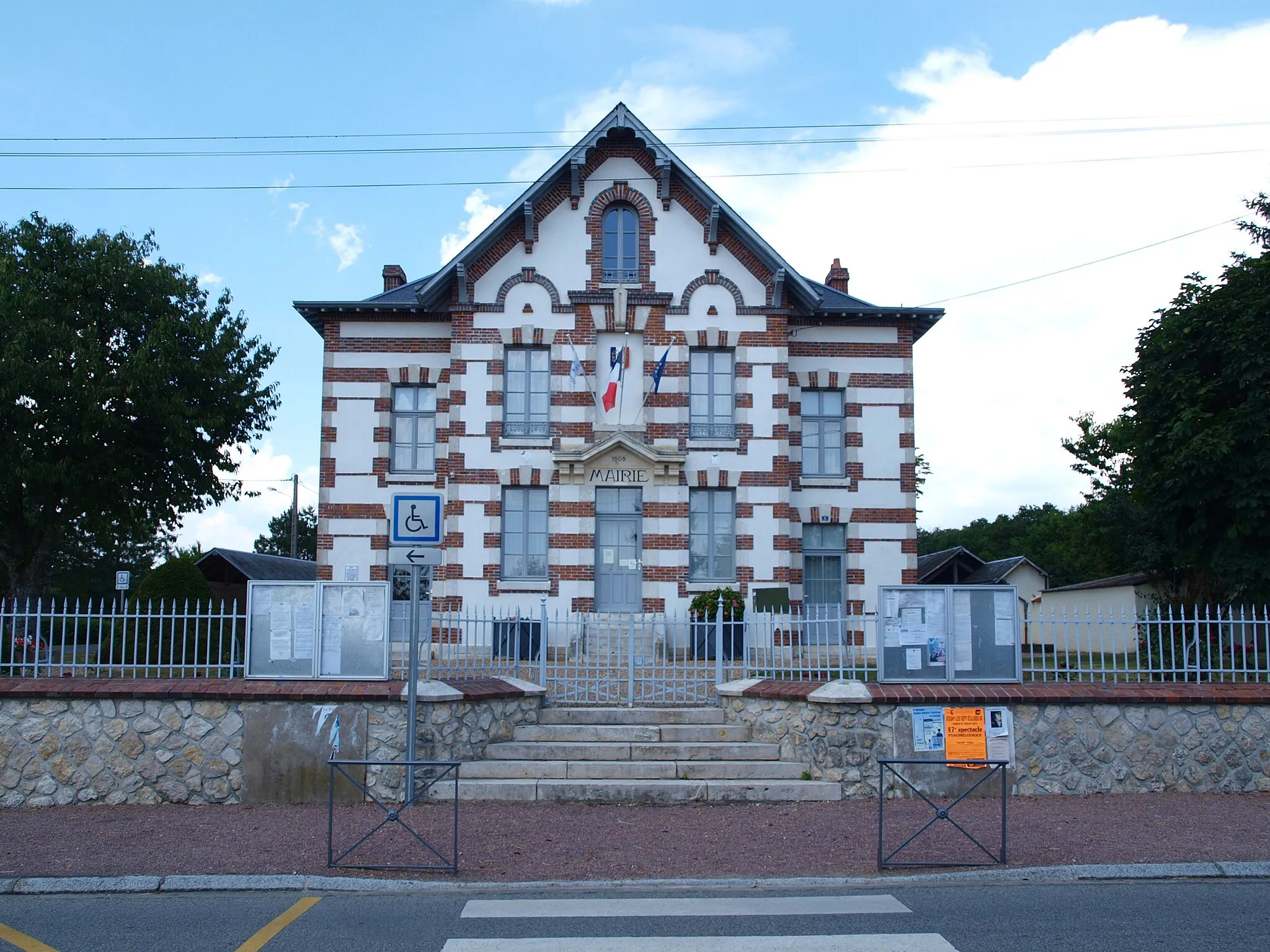 Photo showing: Dammarie-en-Puisaye (Loiret, France) , mairie