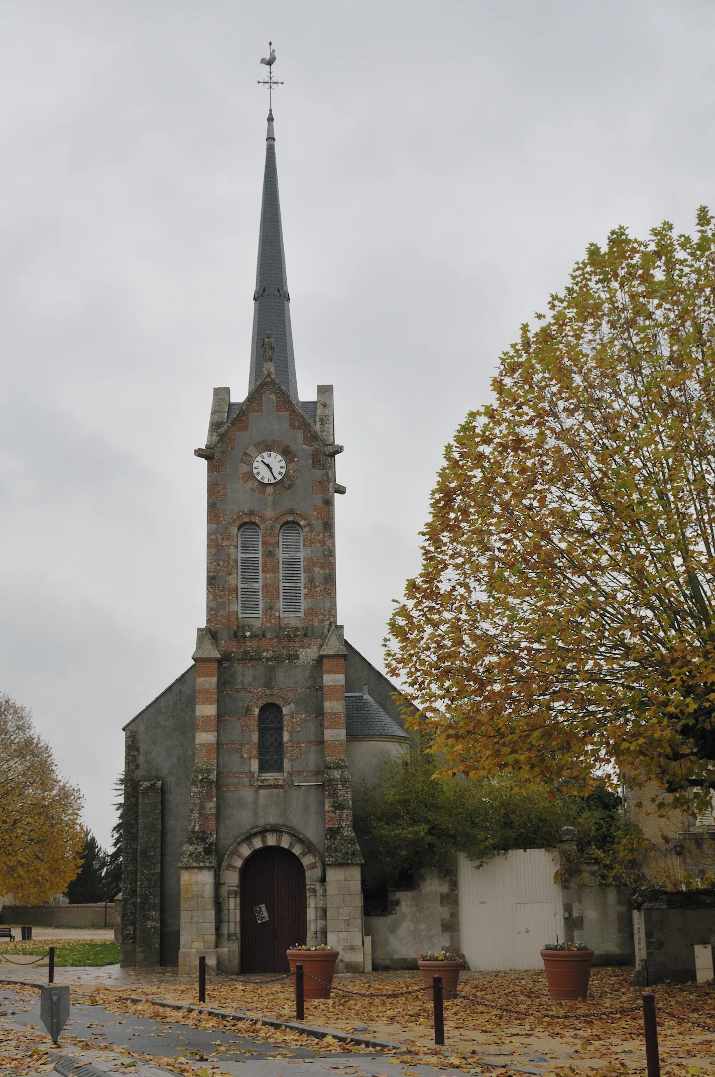 Photo showing: Église Saint-Sulpice, Sully-la-Chapelle, Loiret, France