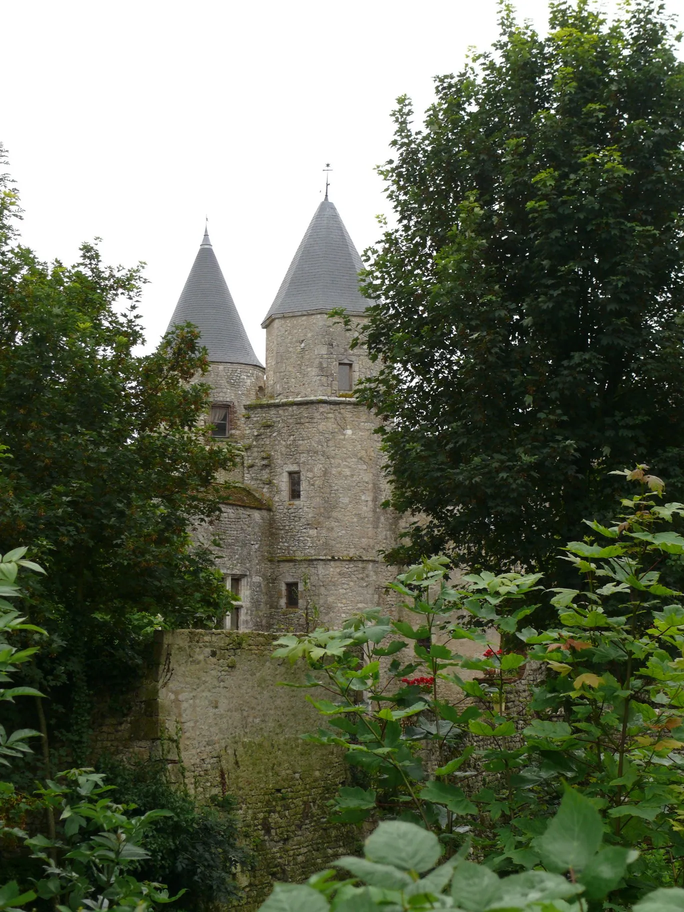 Photo showing: This building is inscrit au titre des monuments historiques de la France. It is indexed in the base Mérimée, a database of architectural heritage maintained by the French Ministry of Culture, under the reference PA00098759 .